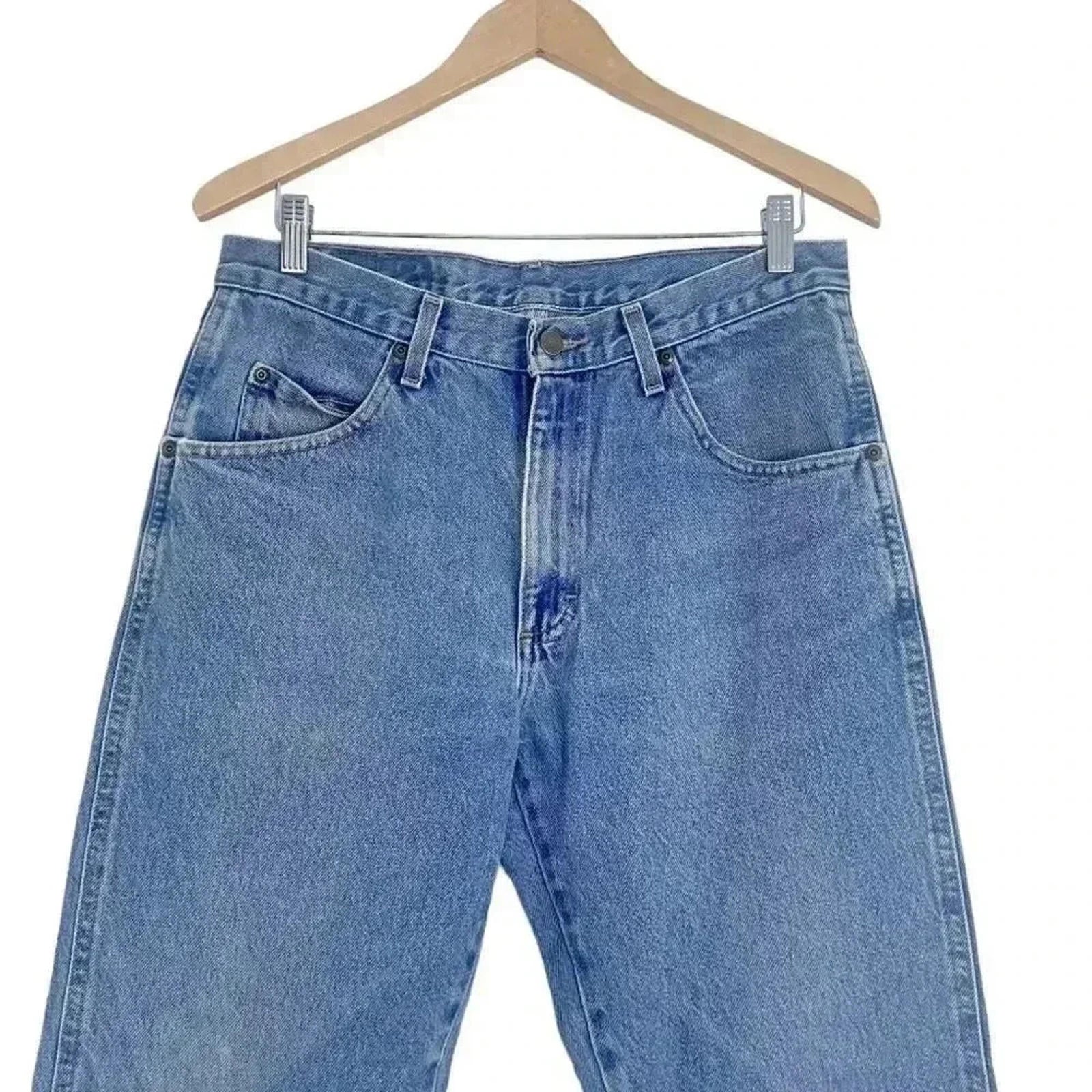 Wrangler Men's Medium Wash Straight Leg Jeans Mid Rise Size 33 x 30