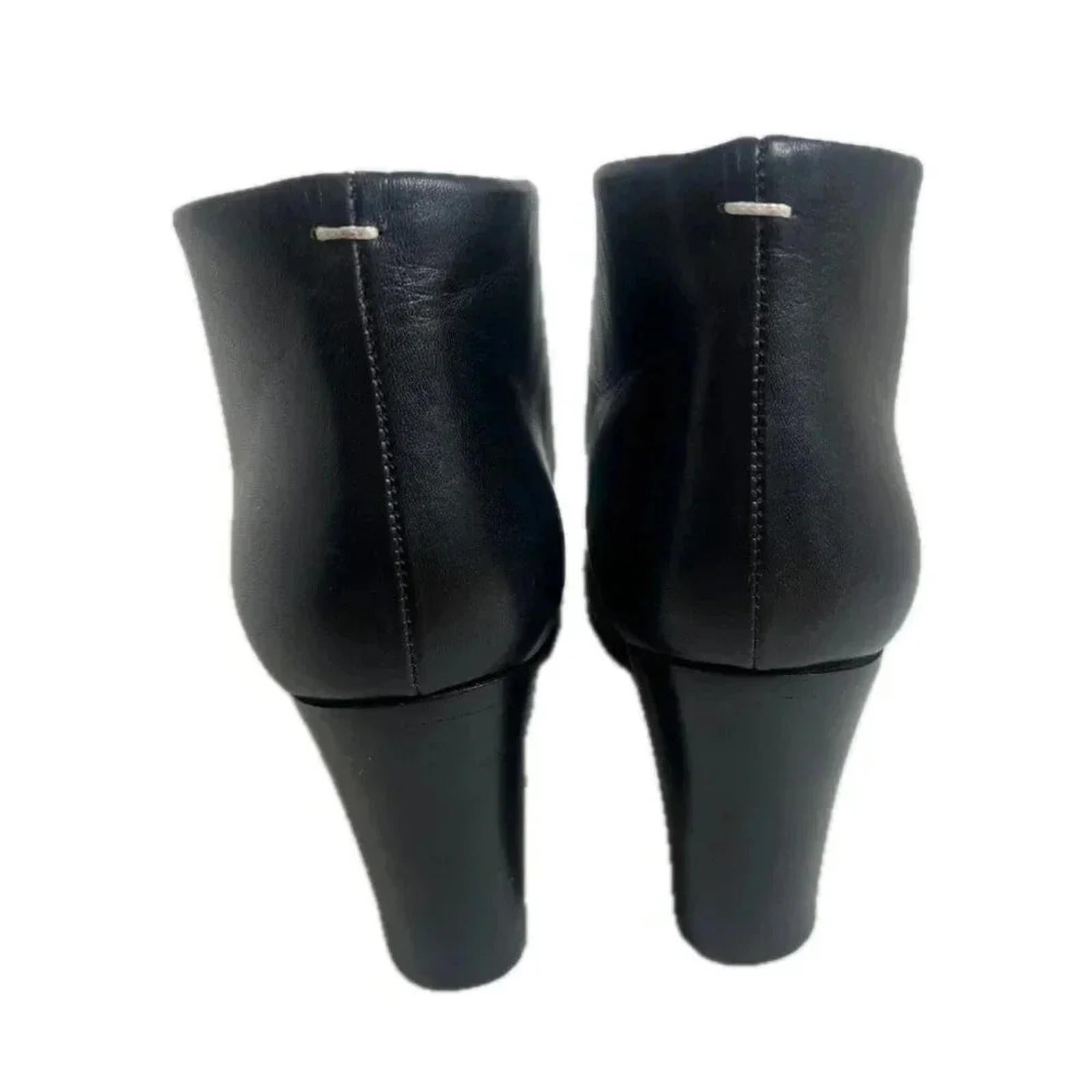 Maison Martin Margiela Paris Black Leather Heeled Booties Size 37 38WU0239