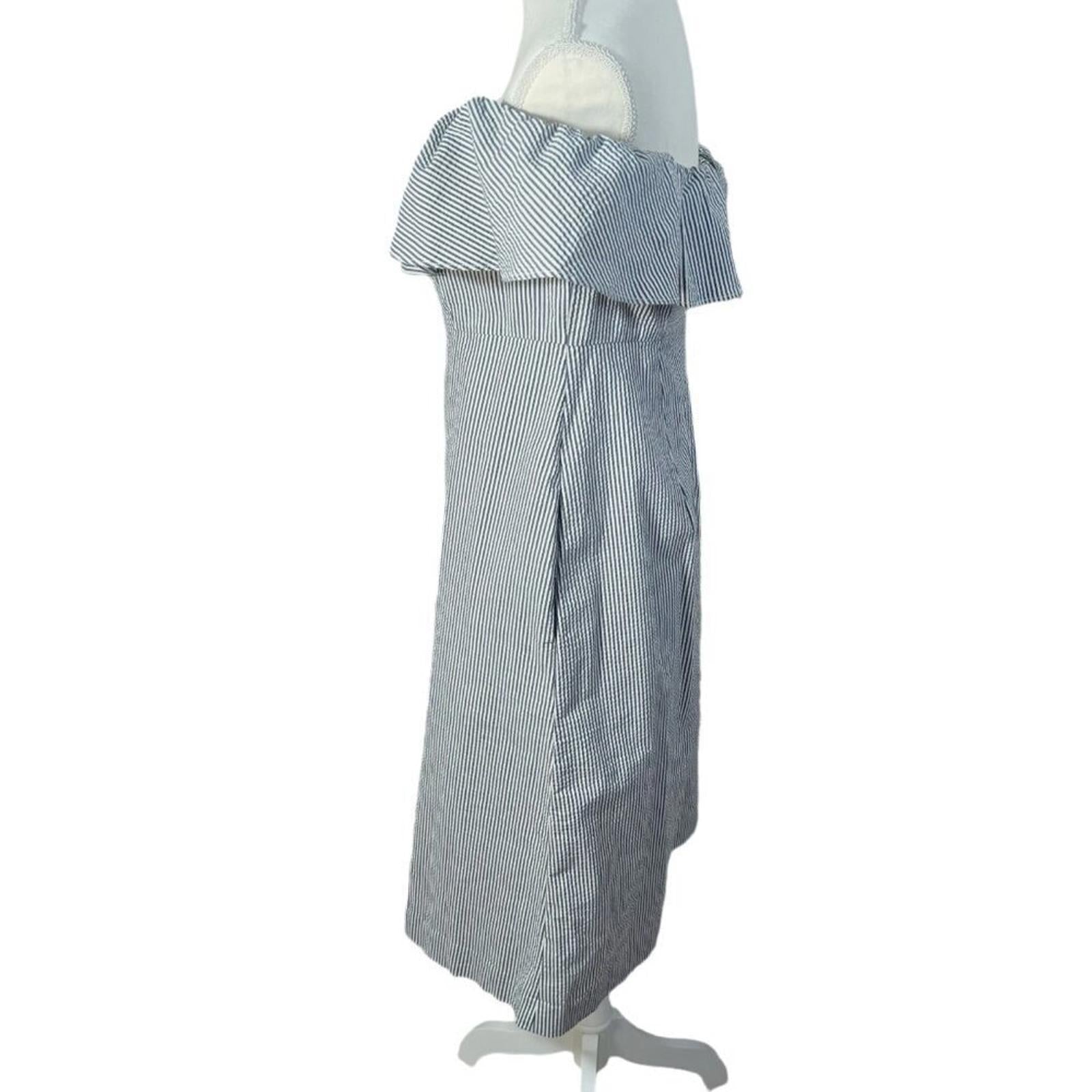 Banana Republic Seersucker Off Shoulder White Grey Striped Ruffle Dress Size 8