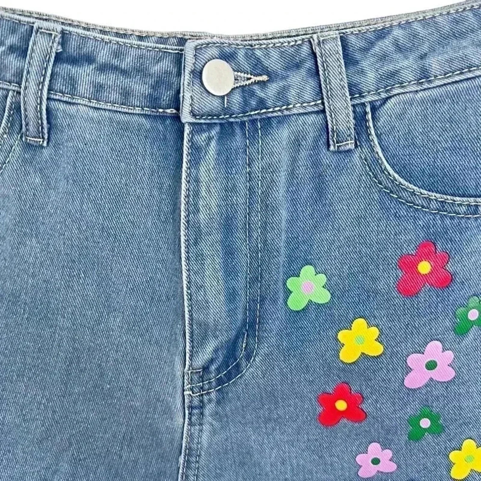 NWOT Floral Denim Shorts Flowers Medium Wash High Rise Women's Size M