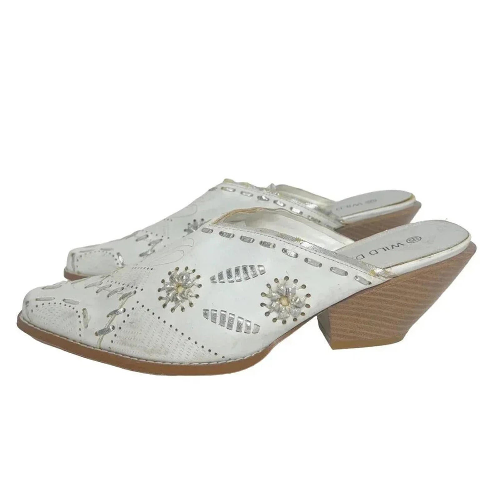 Wild Diva White Faux Leather Cowboy Bootie Silver Stitching Women's Size 6.5
