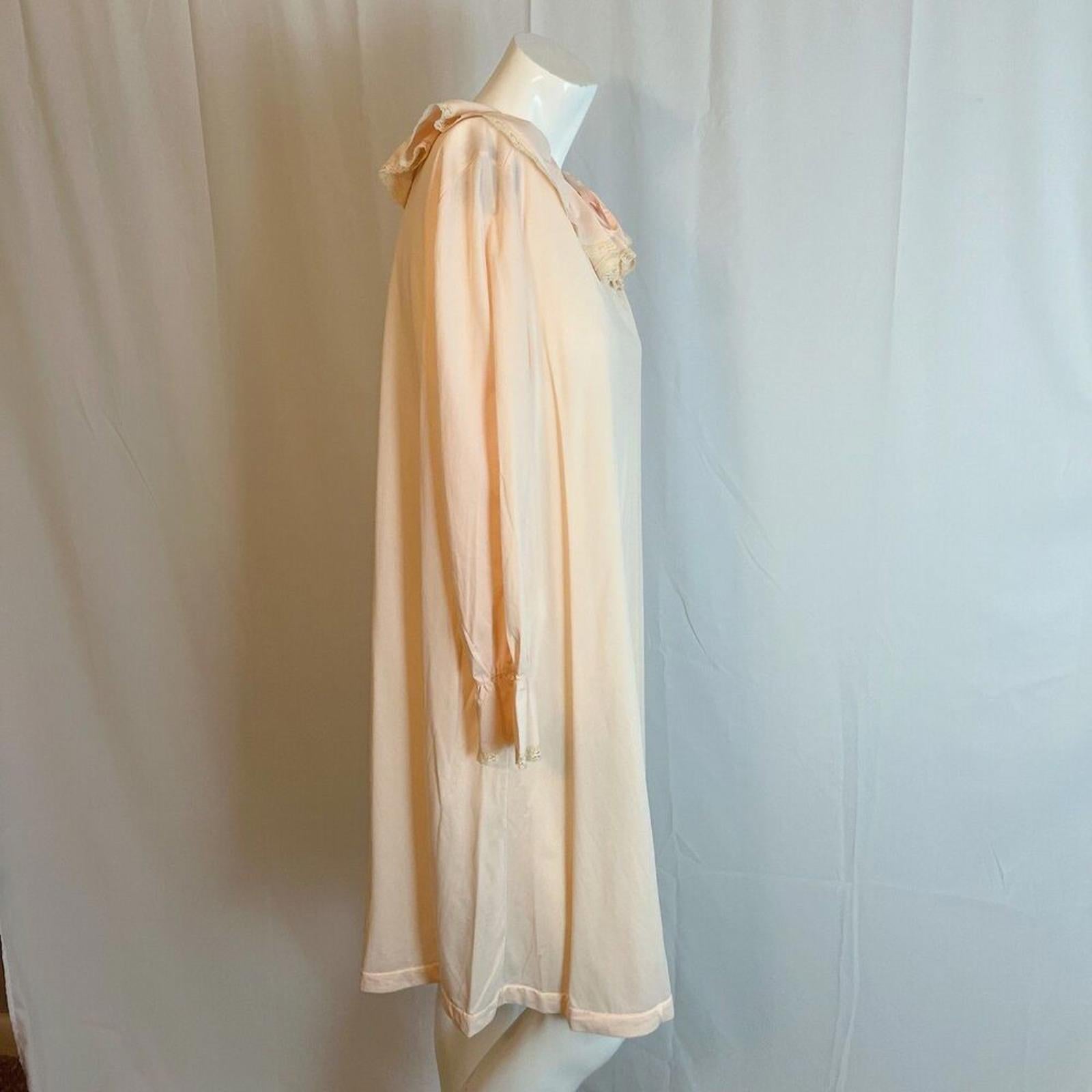 Vintage 1960s 1970s Light Pink Long Sleeve Night Gown Lace Collar Coquette L