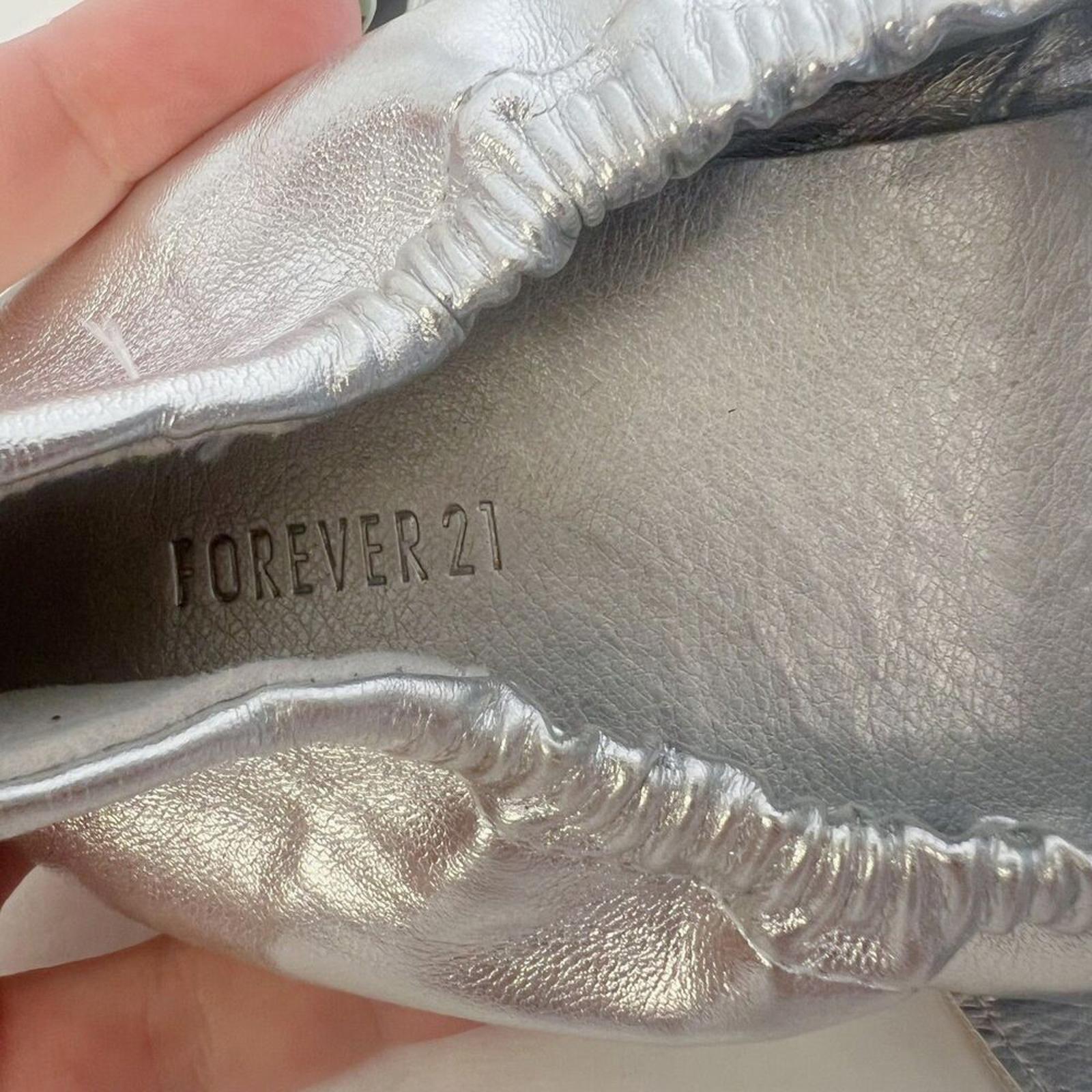 Like New Forever 21 Silver Metallic Ballet Flats Buckle Women's Size 9.5