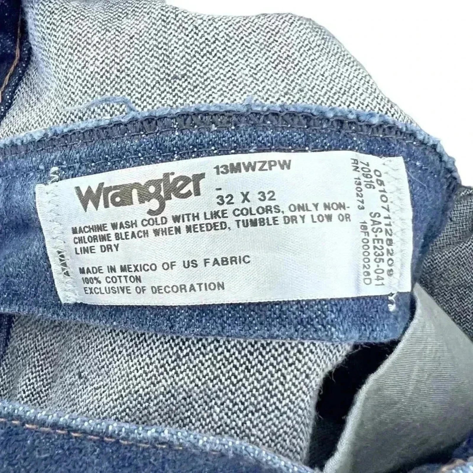 Wrangler Medium Wash Straight Leg Mom Jeans High Rise Women's Size 32 x 32
