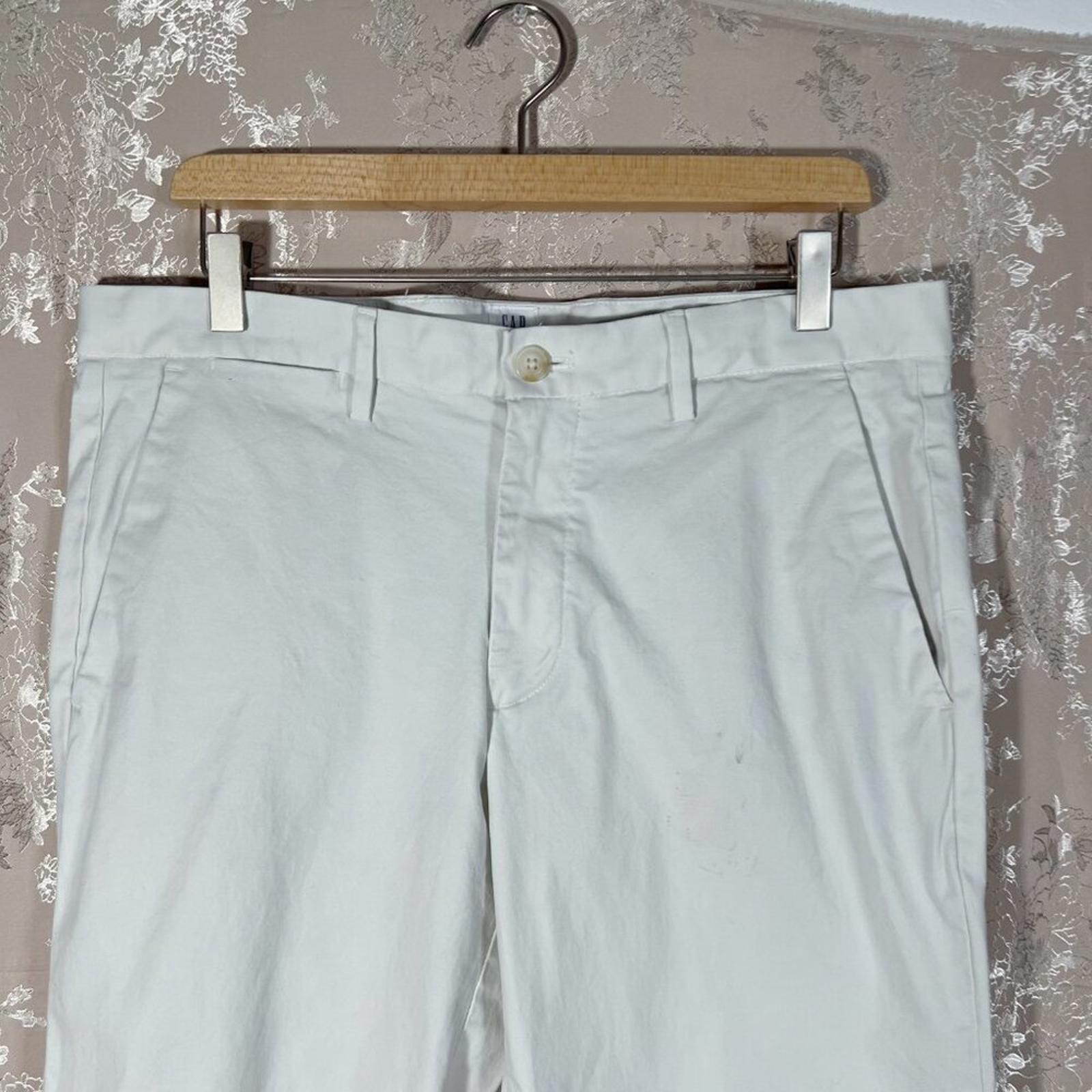 GAP Men's Straight Leg Cream Colored Khaki Pants Slacks Size 34 x 32