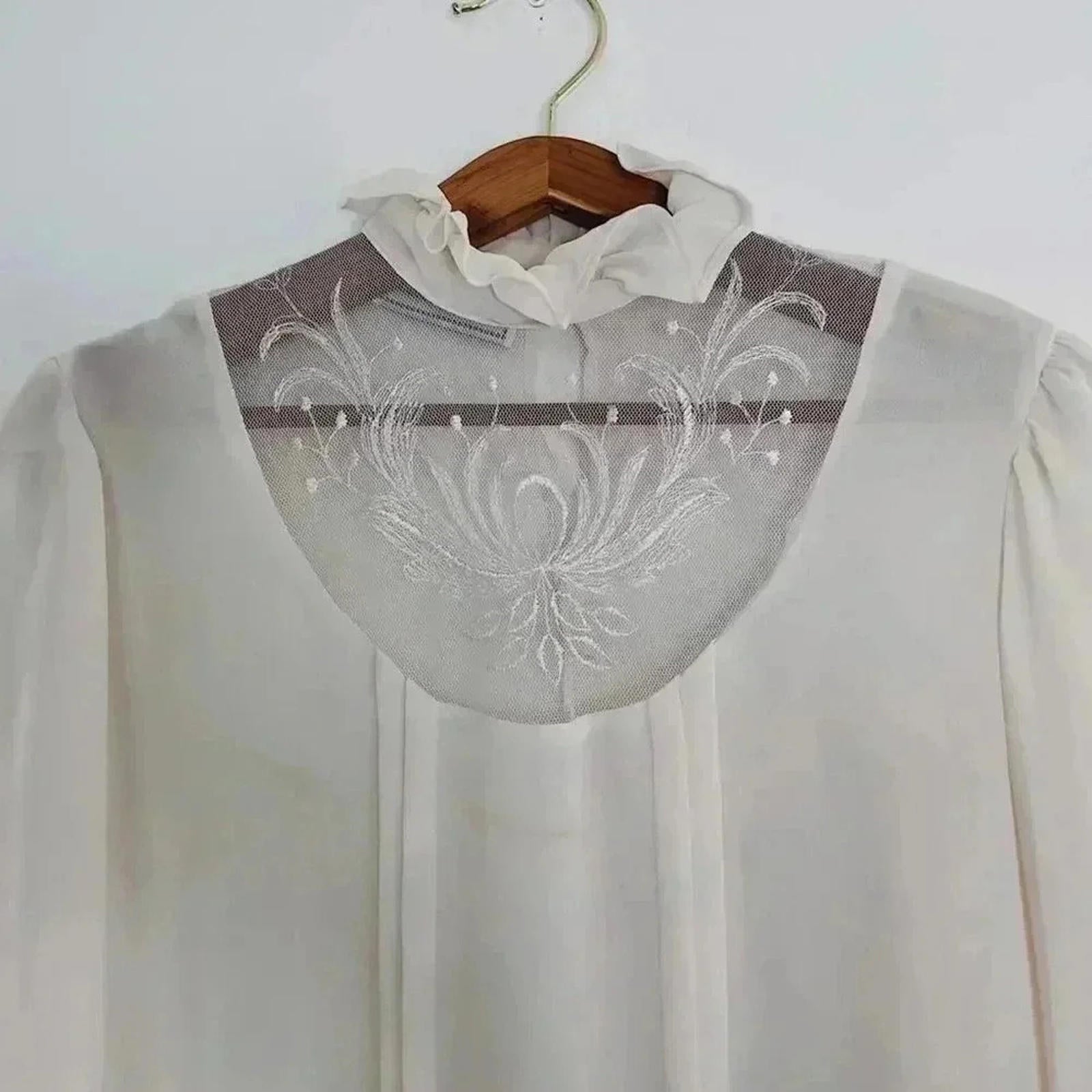 Vintage Hampton Place Off White Embroidered Puffy Sleeve Peasant Blouse Size M