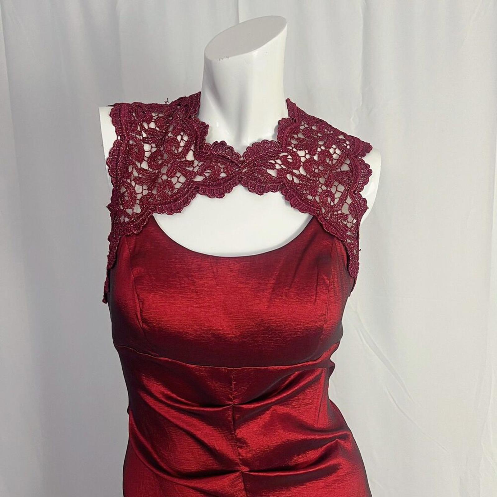Xscape Sleeveless Stretch Truffeta Dress Lace Red Mermaid Gown Goth Alt Size 8