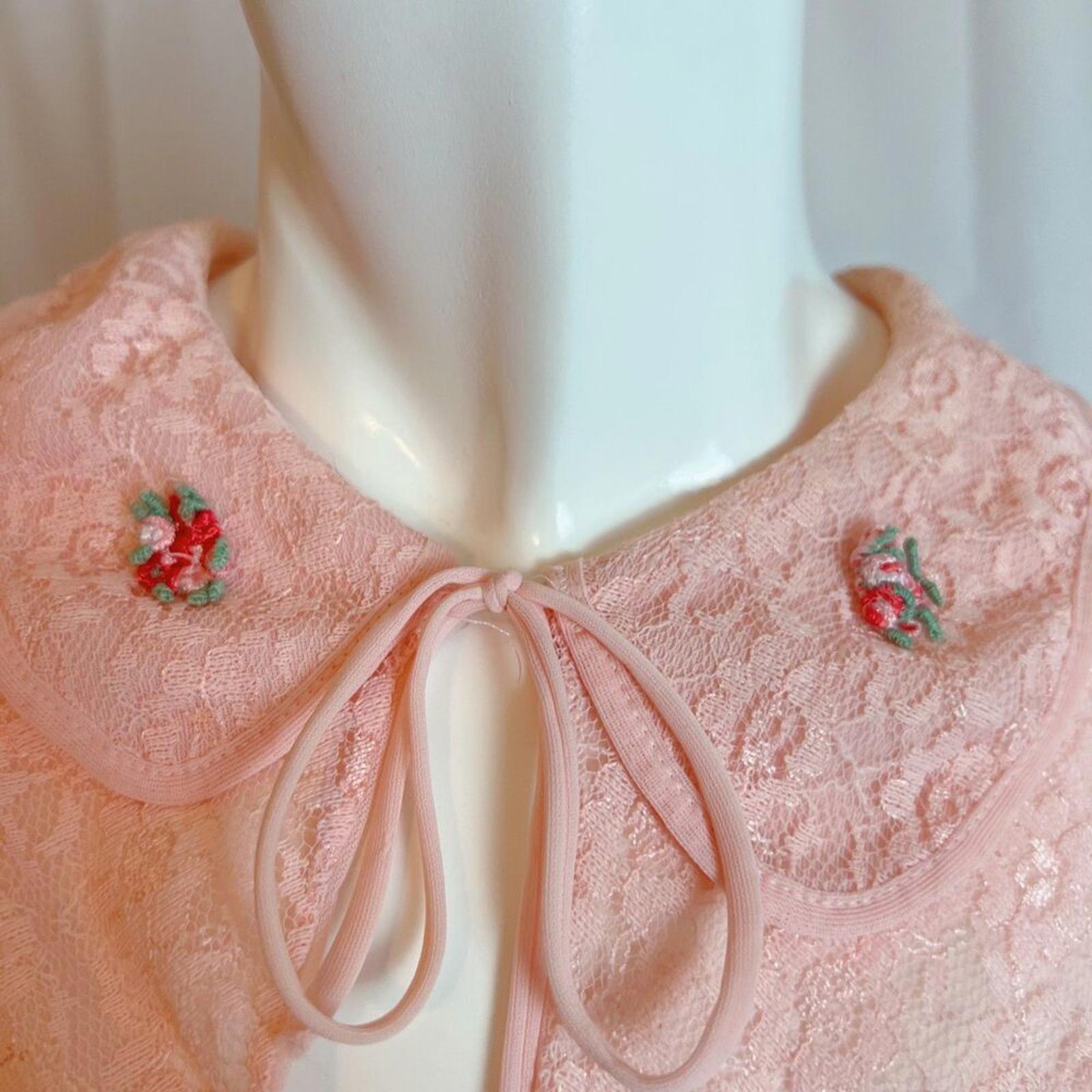 Vintage 1960s Pink Lace Duster Robe Peter Pan Collar Coquette Bows