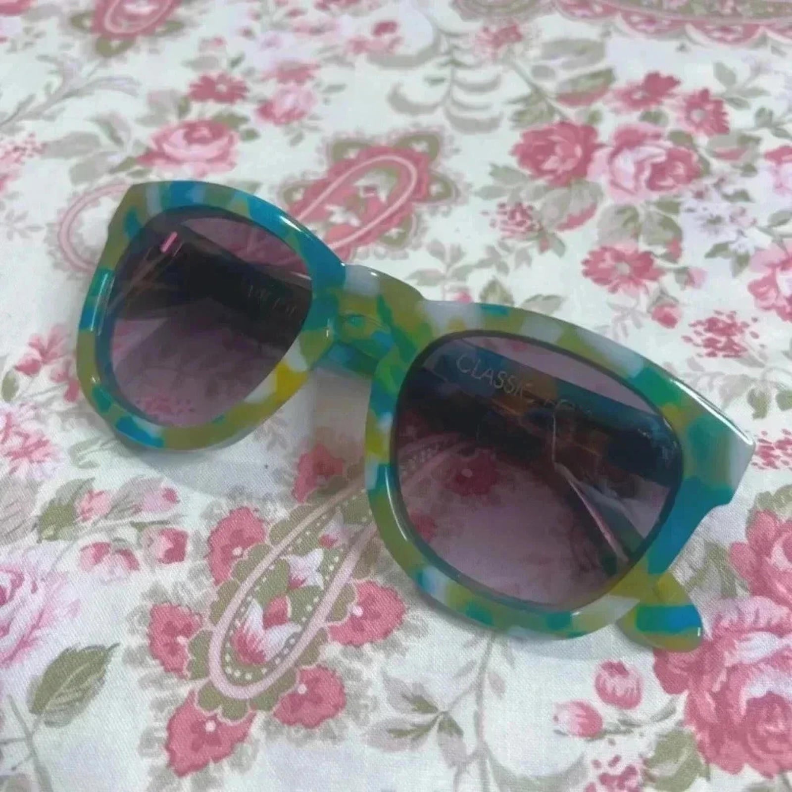 Wildfox Classic Fox Green and Blue Tortoiseshell Cateye Sunglasses Summer