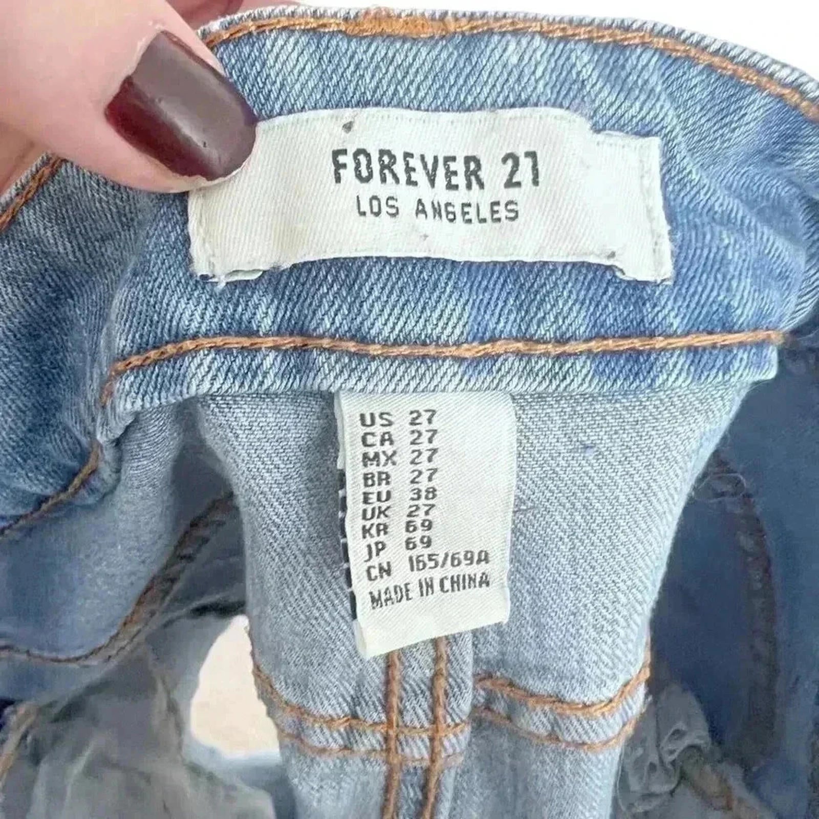 Forever 21 Distressed Denim Shorts Mid Rise Light Wash Women's Size 27