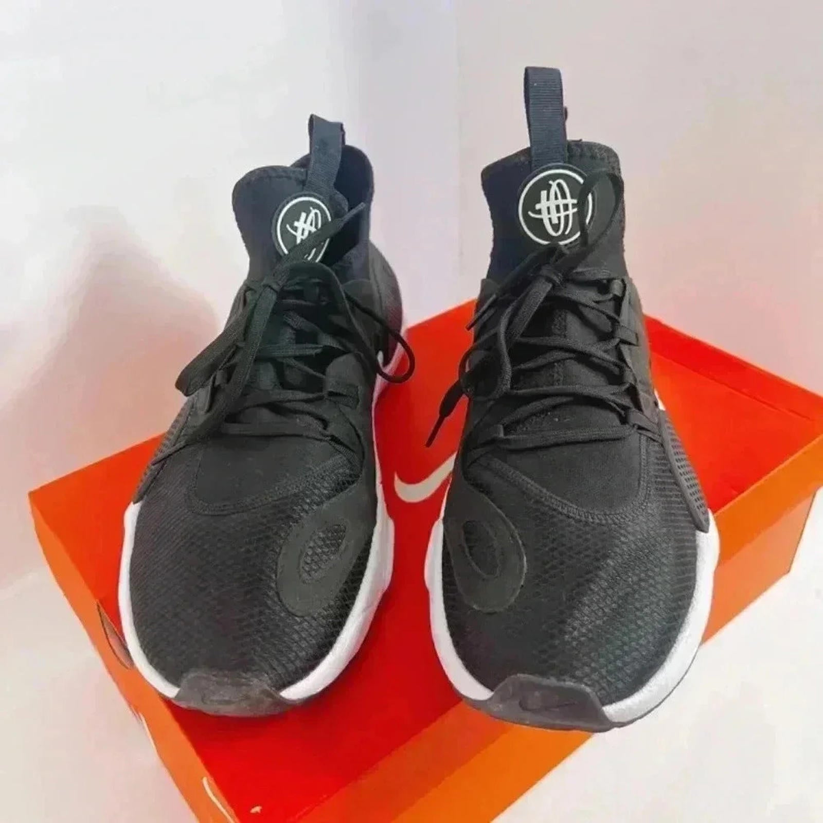 Nike Varsity Compete TR 2 Sneakers Black and White Men's Size 14