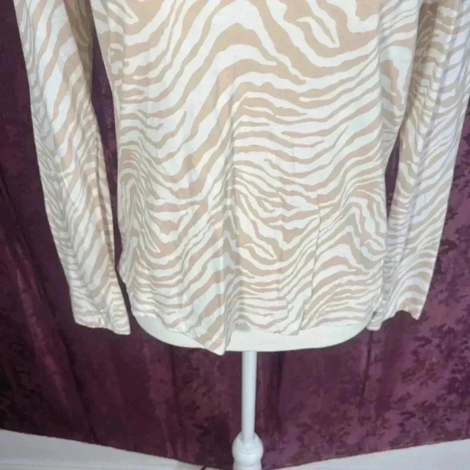 Rails Beige Zebra Print Long Sleeve Shirt V Neck Women's Size S Animal Print