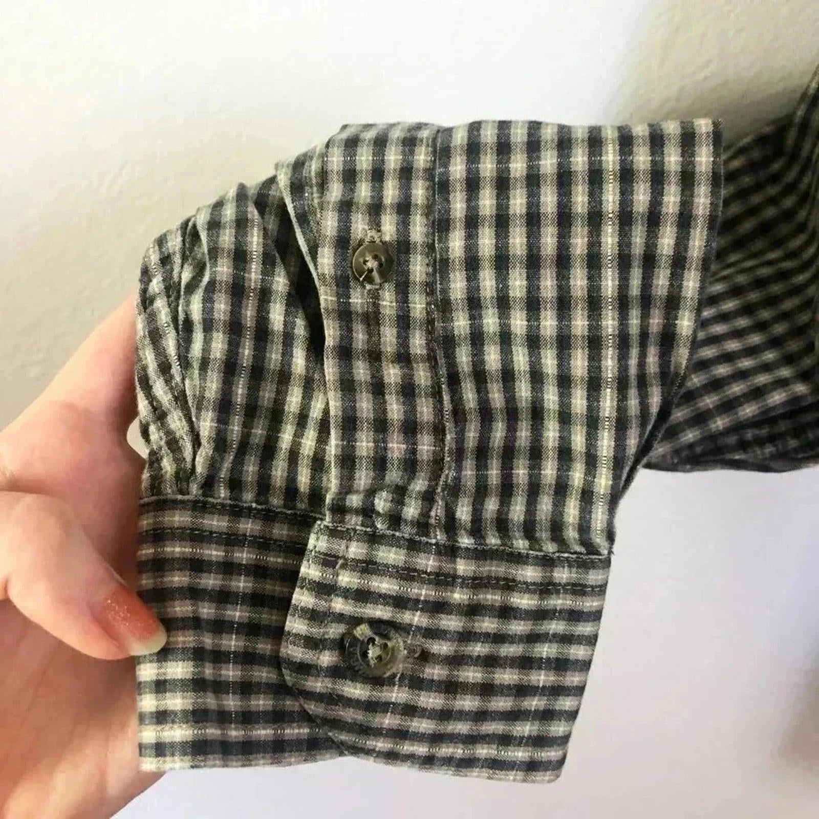 Columbia Men's Long Sleeved Button Up Black and White Size XL Hiking Outdoor