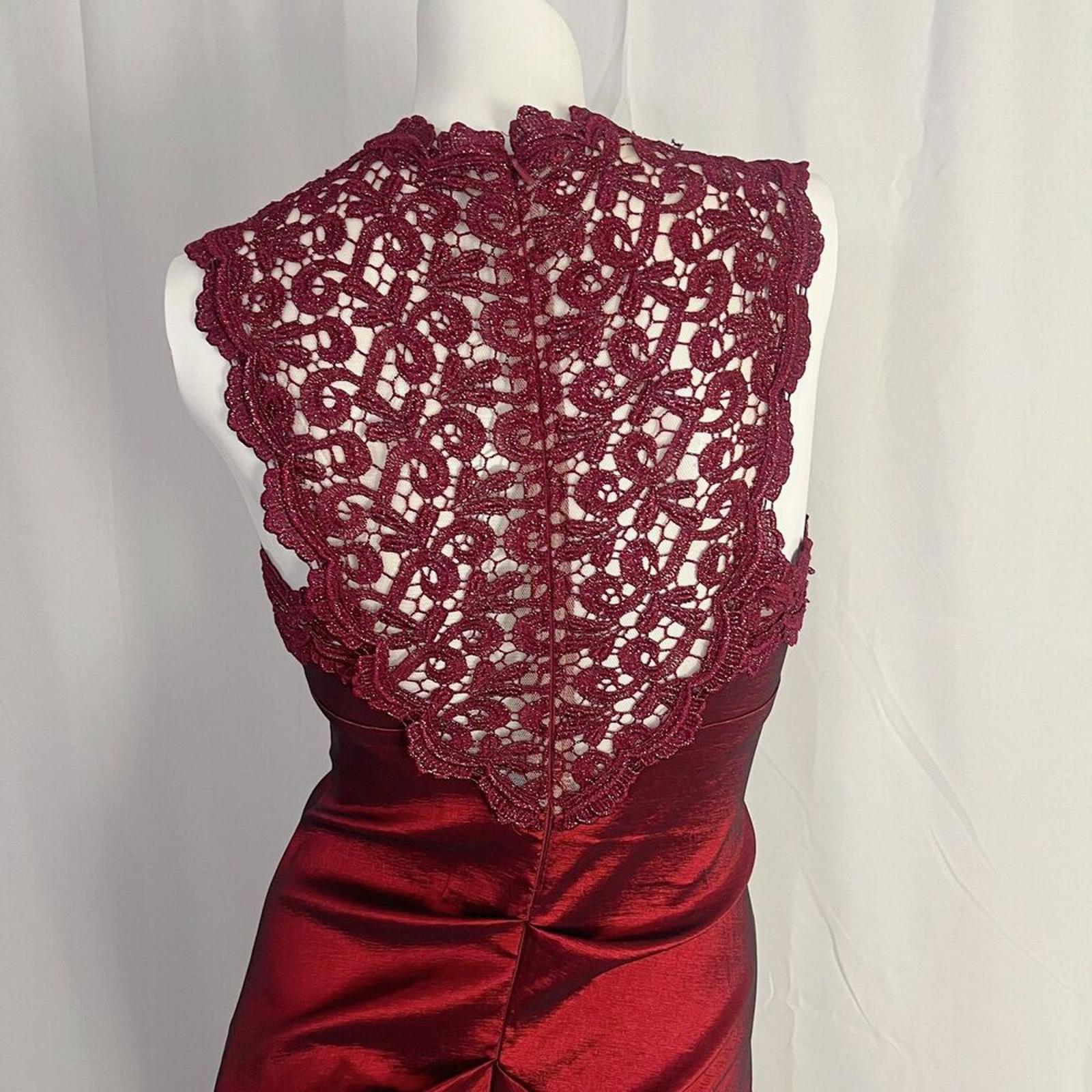 Xscape Sleeveless Stretch Truffeta Dress Lace Red Mermaid Gown Goth Alt Size 8
