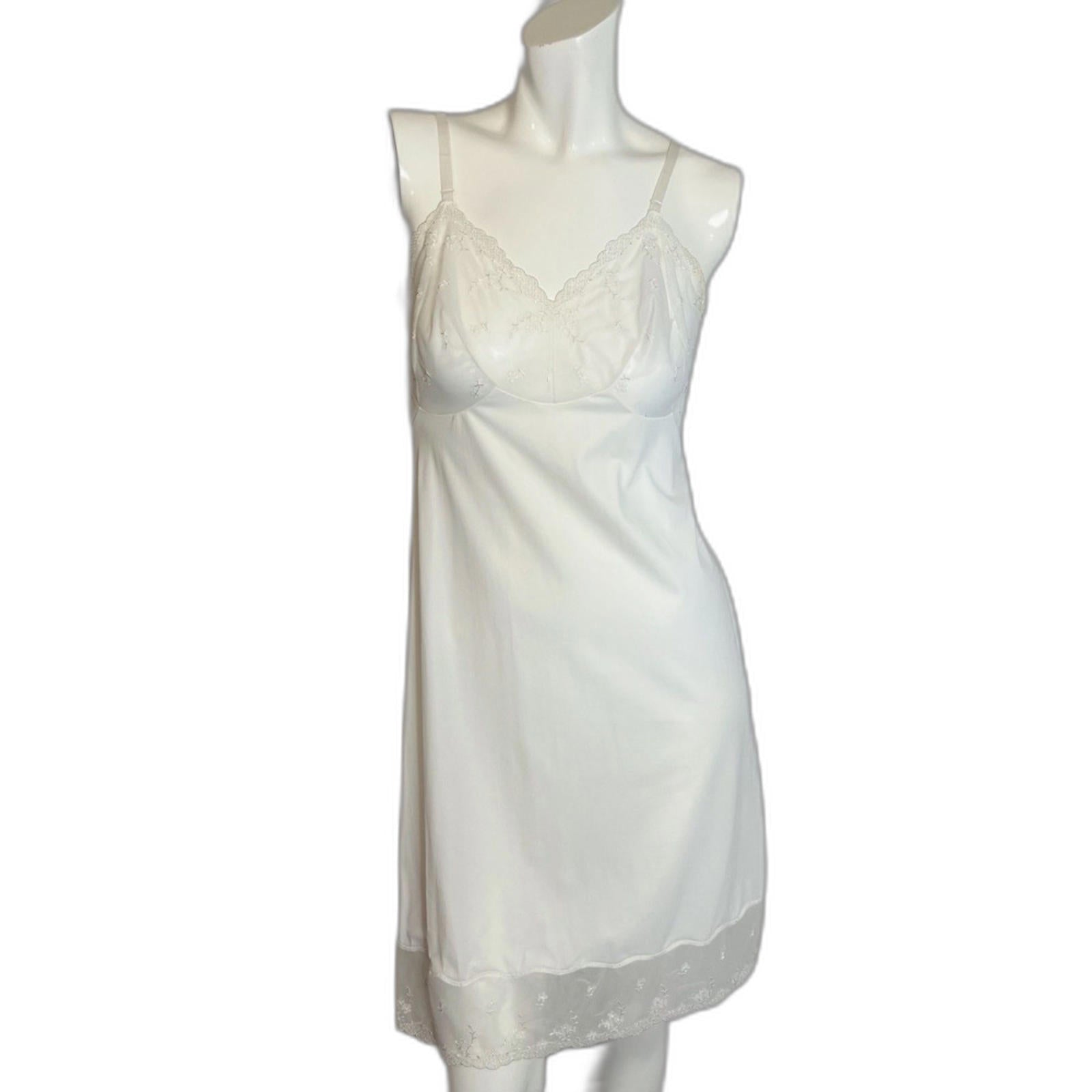 60s Vintage Vanity Fair White Lace Eyelet Nightgown Slip Dress Women's Size 2 US