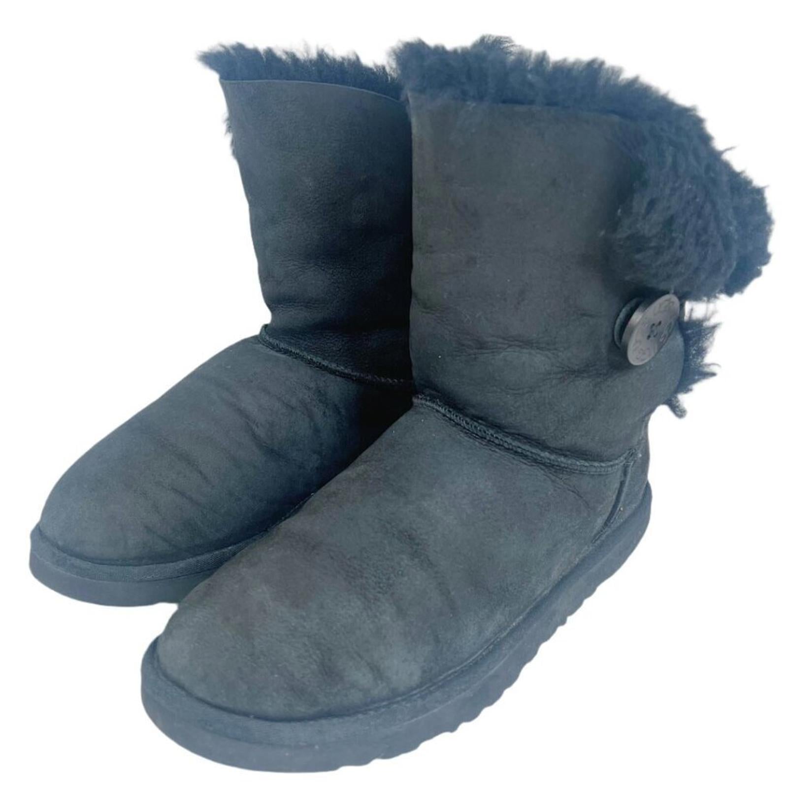 UGG Australia Women's Bailey Button II Black Sheepskin Boot Bootie Size 7