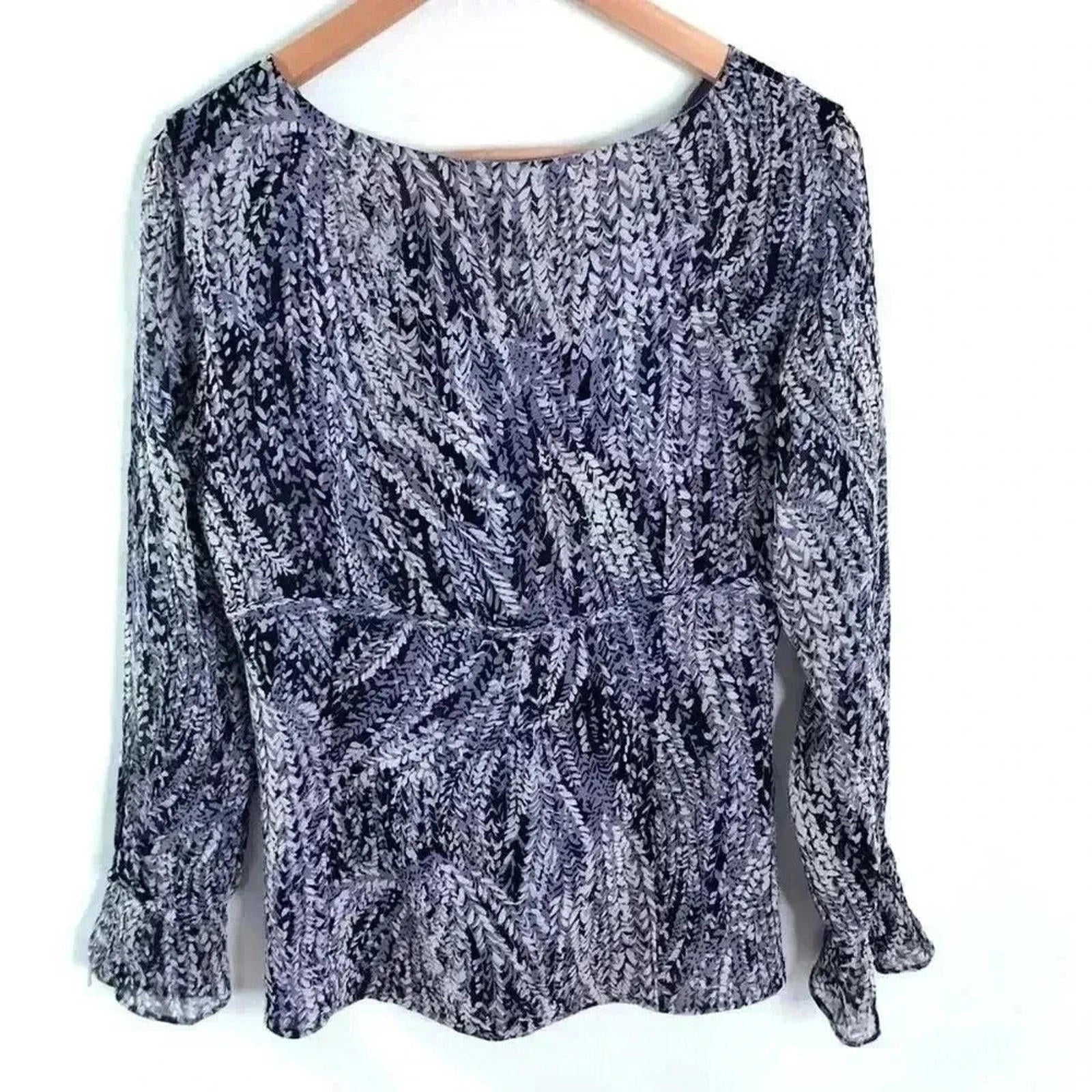 y2k Vintage Silk Lavender Ann Taylor Long Sleeved Blouse V Neck Size 8