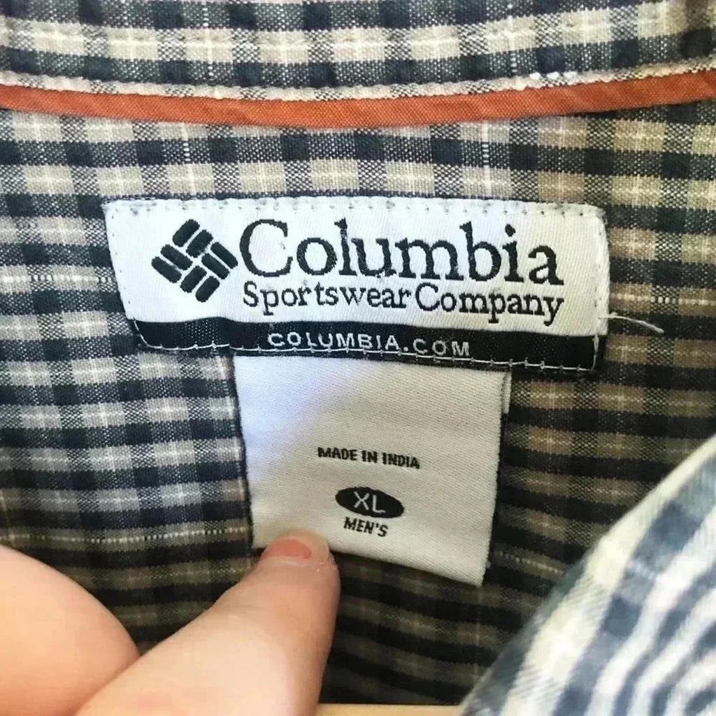 Columbia Men's Long Sleeved Button Up Black and White Size XL Hiking Outdoor