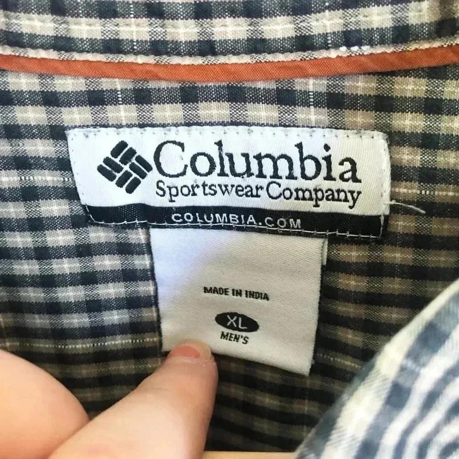 Columbia Men's Long Sleeved Button Up Black and White Size XL Hiking Outdoor