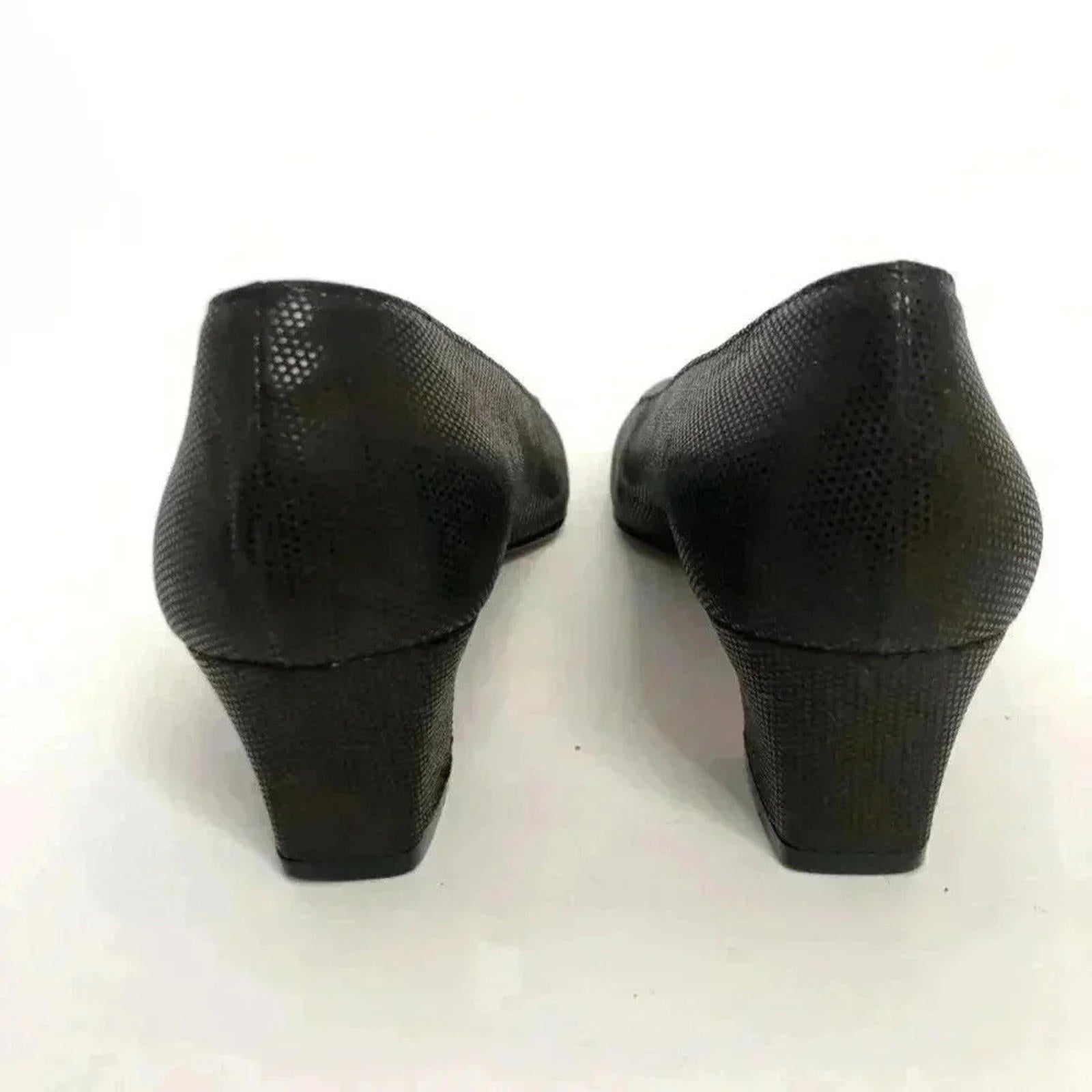 Salvatore Ferragamo Vintage Green Suede Dotted Heels Leather Pumps Size 8.5 AAAA