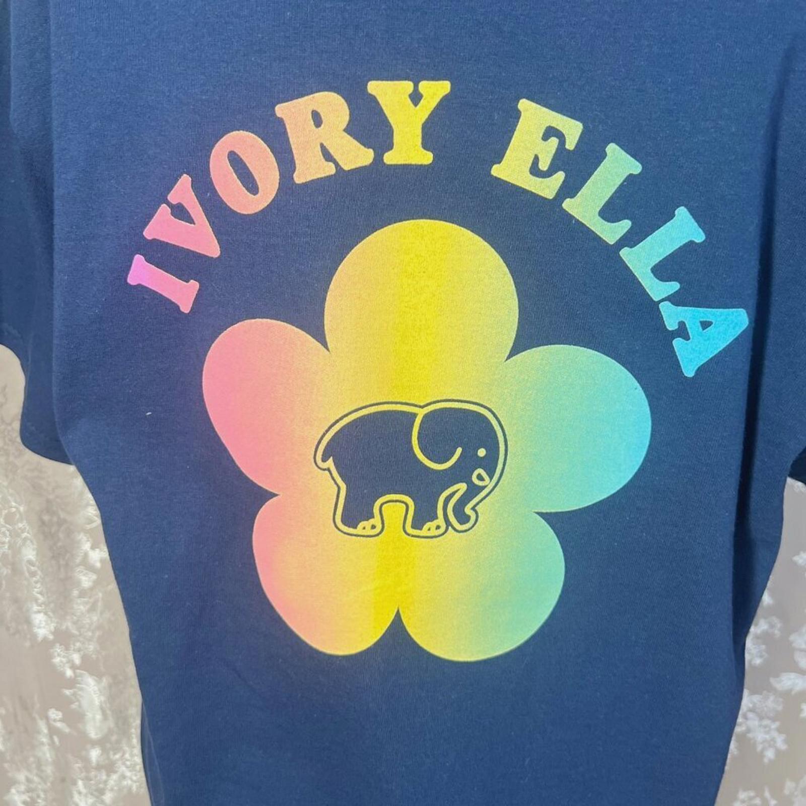 NWT Ivory Ella Daisy Navy Blue Tee Women's size L
