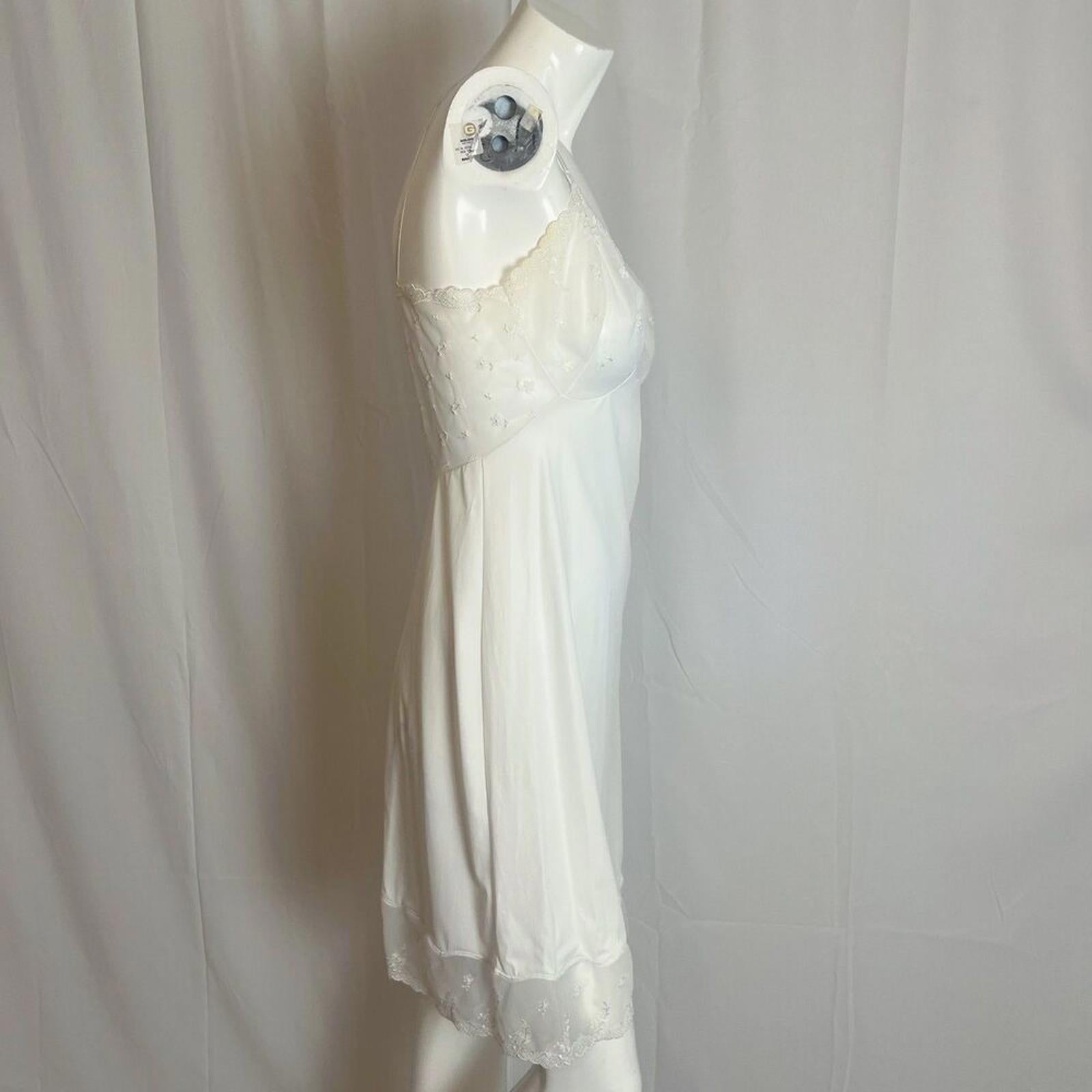60s Vintage Vanity Fair White Lace Eyelet Nightgown Slip Dress Women's Size 2 US