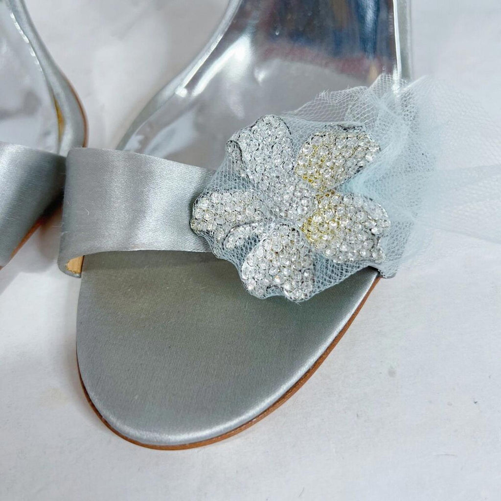 NWT RARE Badgely Mischka Silver Flower Emblem Heels Pumps Women's Size 10
