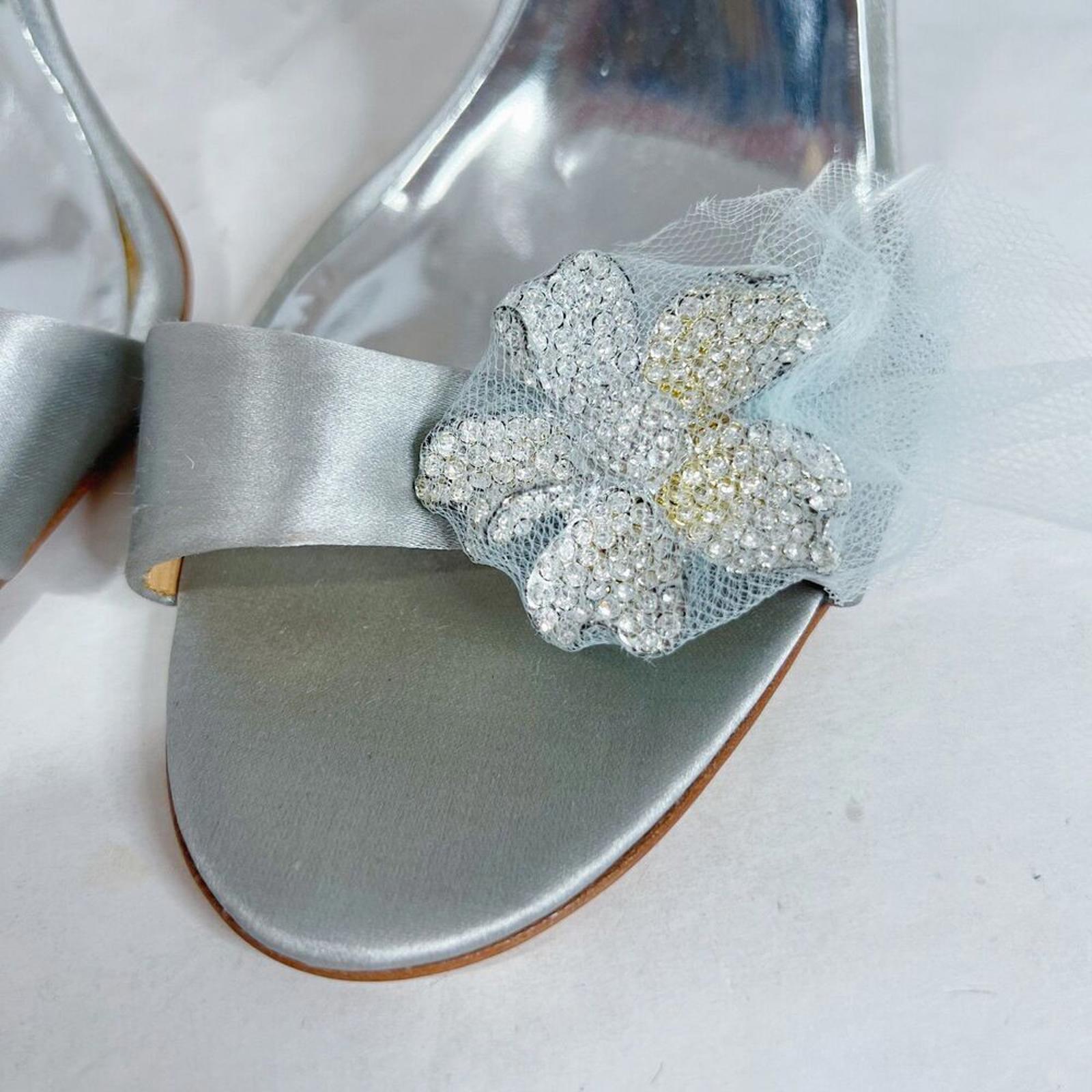 NWT RARE Badgely Mischka Silver Flower Emblem Heels Pumps Women's Size 10