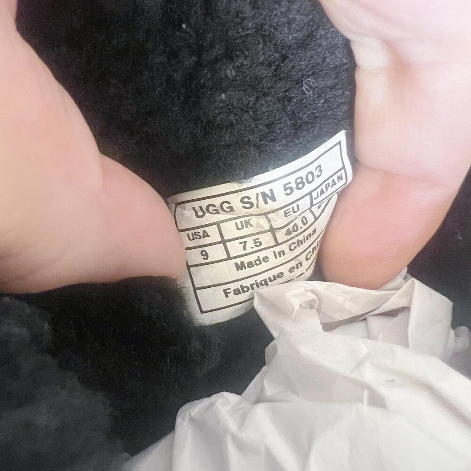 Ugg Bailey Button Short Boots Black Shearling Women's Size 9