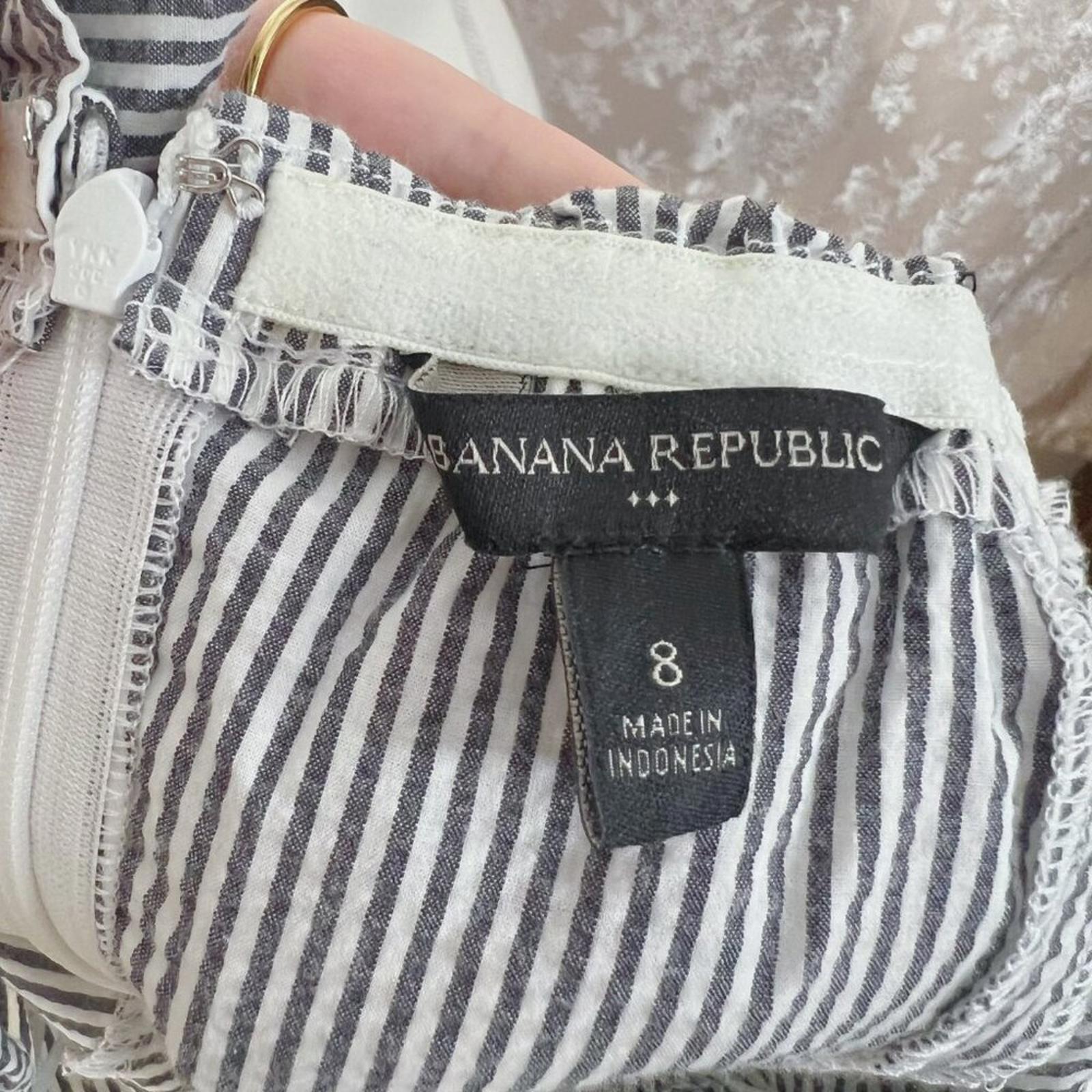 Banana Republic Seersucker Off Shoulder White Grey Striped Ruffle Dress Size 8
