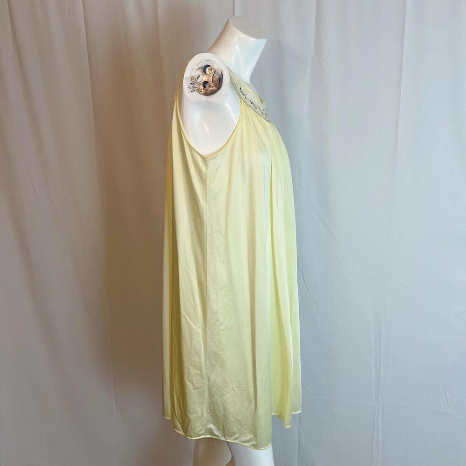 Vintage 1970s Lorraine Light Yellow Nightgown Floral Embroidered Coquette Size M