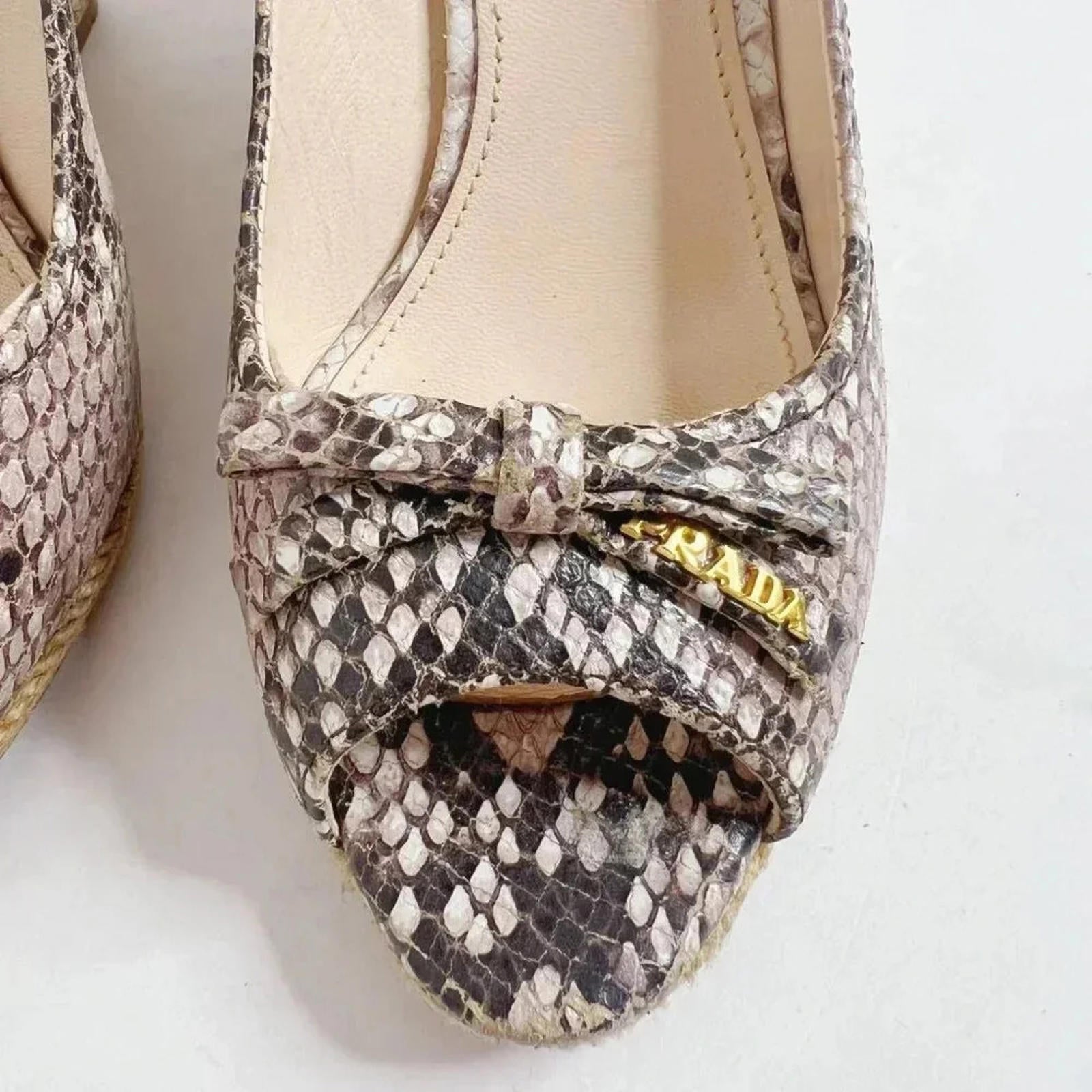 Prada Bow Leather Cork Wedge Peep Toe Pumps Snake Print Size 37.5 3KZ015