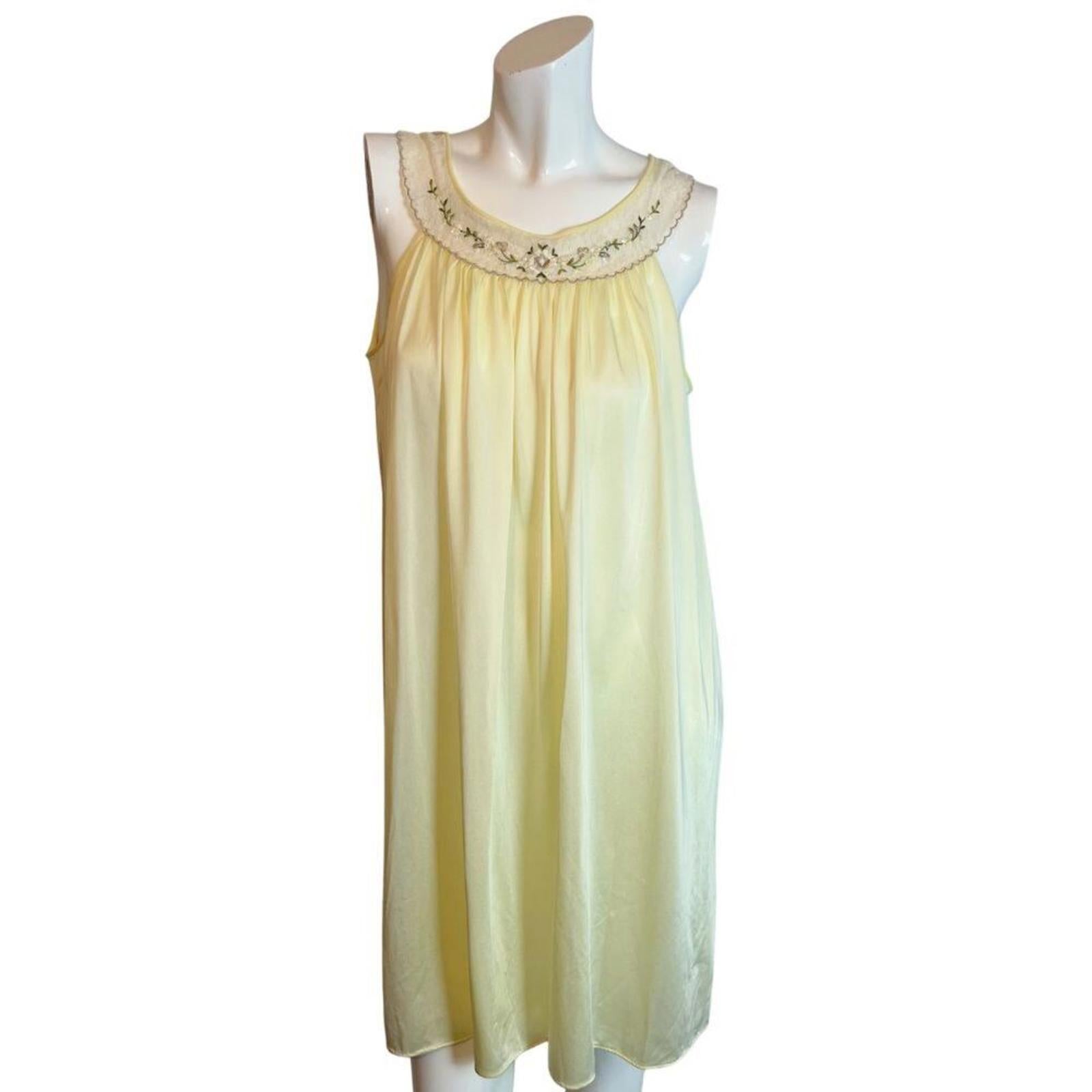 Vintage 1970s Lorraine Light Yellow Nightgown Floral Embroidered Coquette Size M