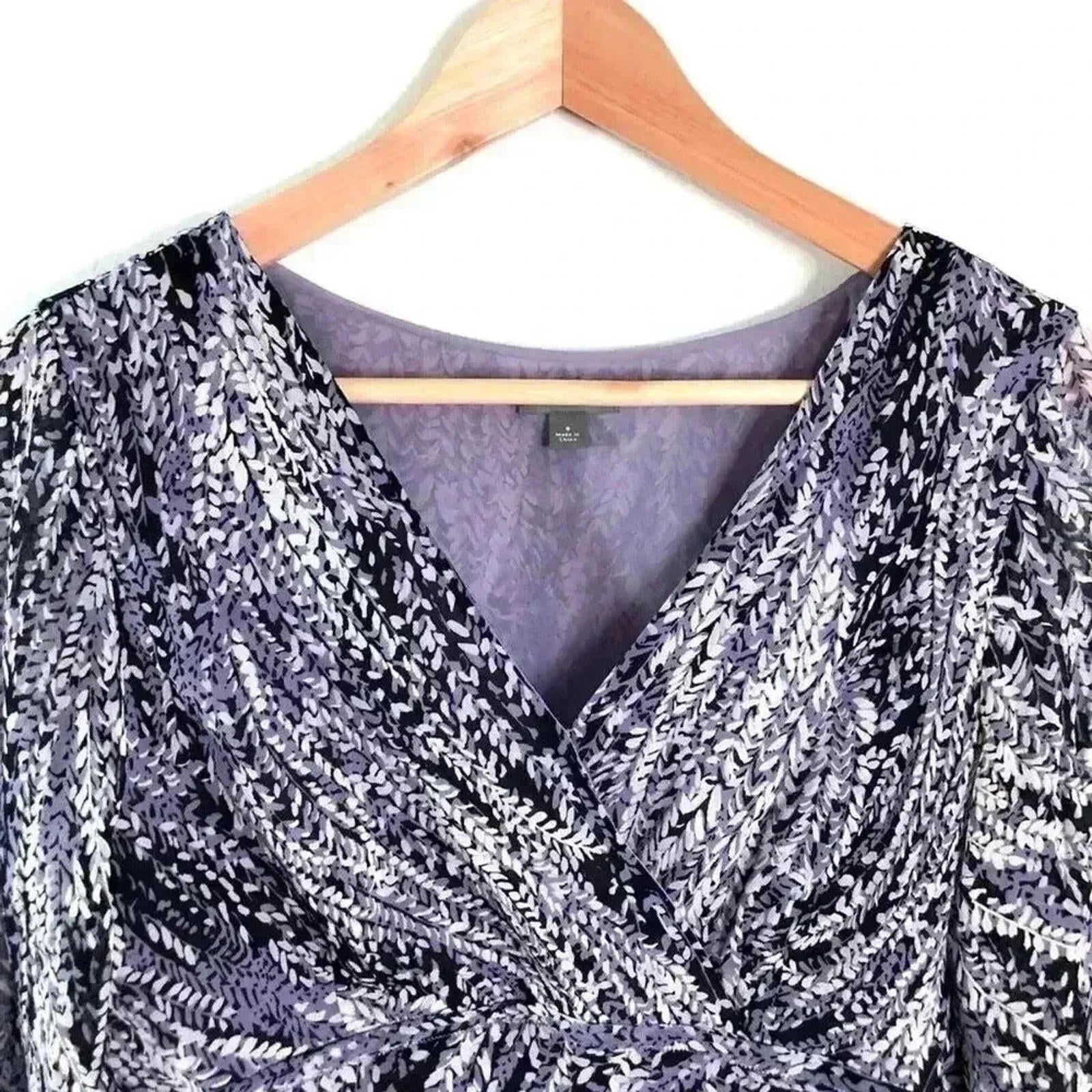 y2k Vintage Silk Lavender Ann Taylor Long Sleeved Blouse V Neck Size 8