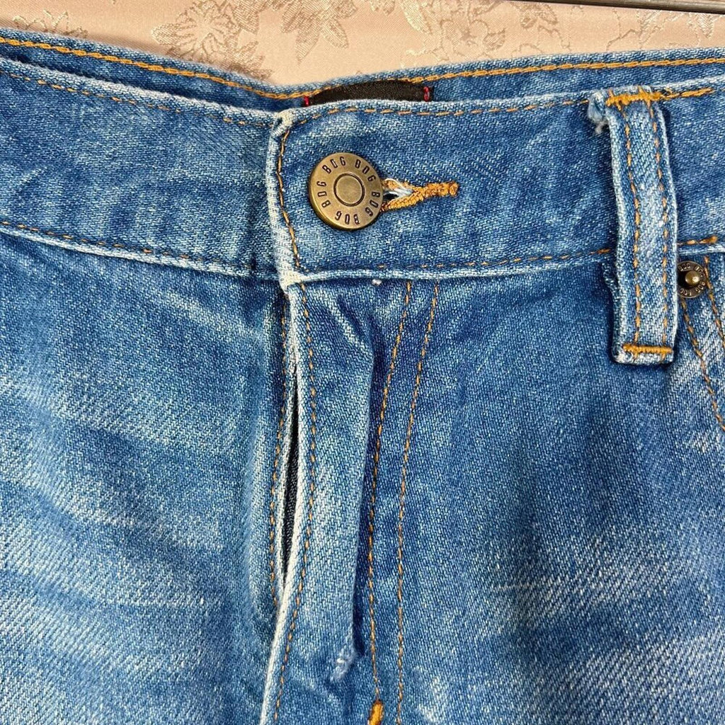 BDG Boyfriend Low-Rise Distressed Medium Wash Denim Shorts Jeans Shorts Size 27