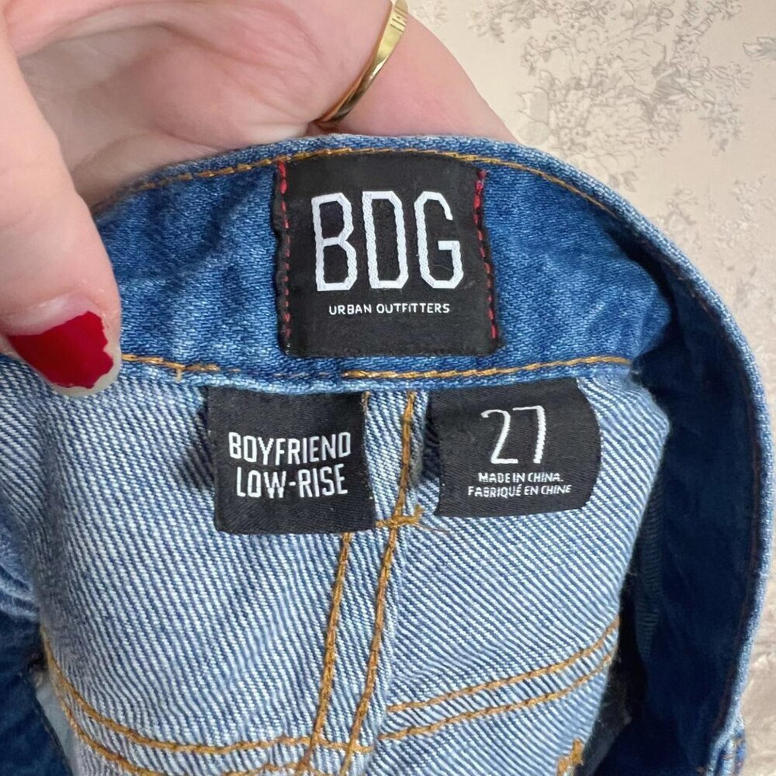 BDG Boyfriend Low-Rise Distressed Medium Wash Denim Shorts Jeans Shorts Size 27