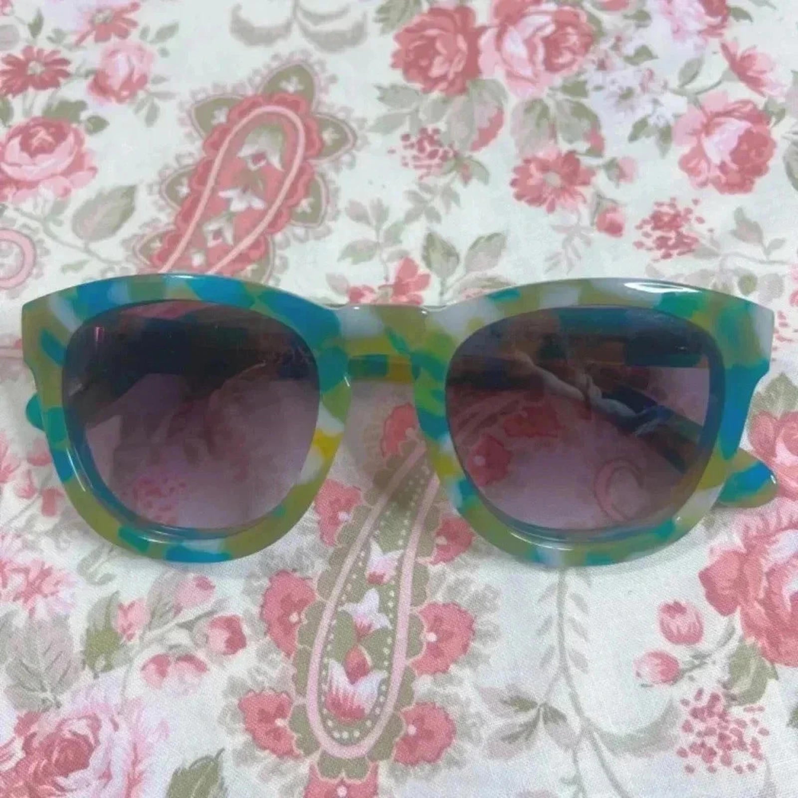 Wildfox Classic Fox Green and Blue Tortoiseshell Cateye Sunglasses Summer