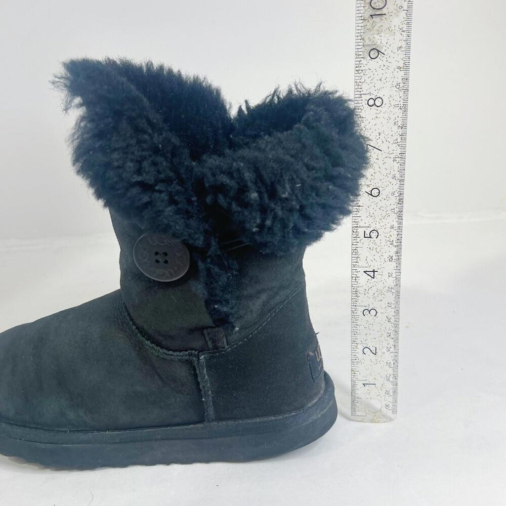 UGG Australia Women's Bailey Button II Black Sheepskin Boot Bootie Size 7