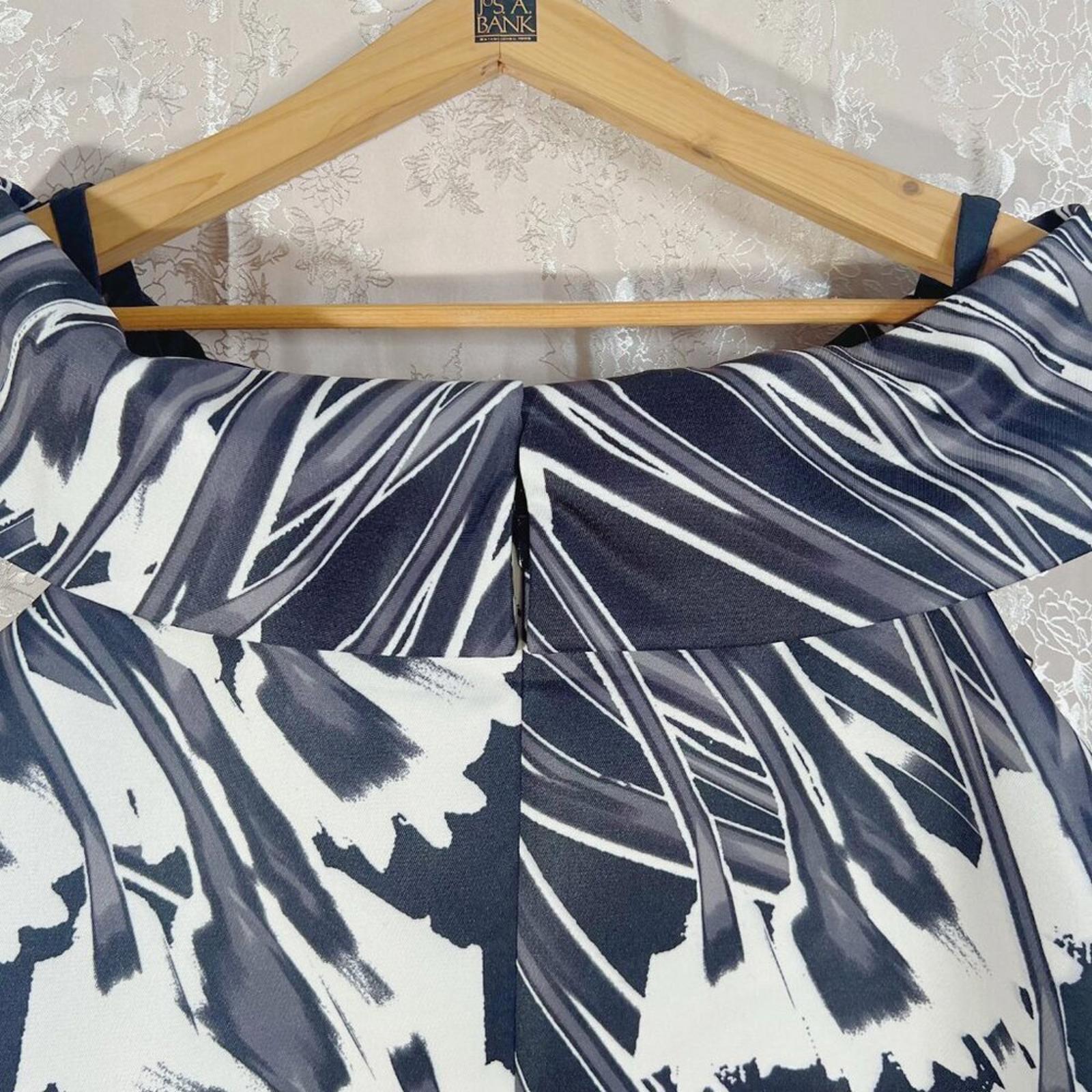 NWT Halston Heritage Crocus Print Off Shoulder Dress in Black Croc Size 4
