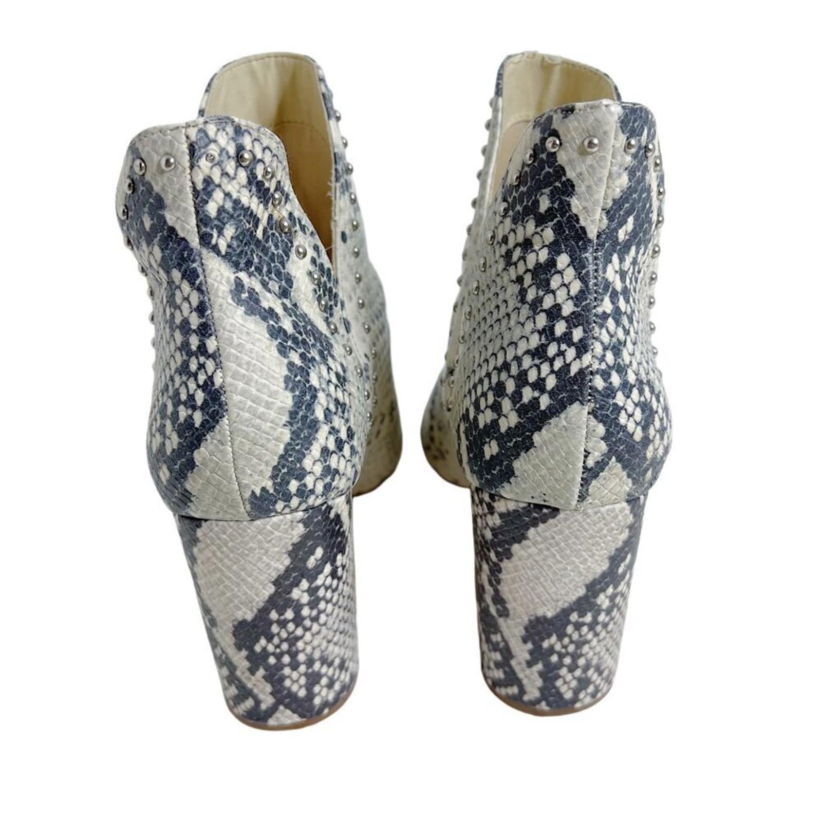 Steve Madden Rockstar White and Grey Snakeprint Snakeskin Studded Booties Size 9