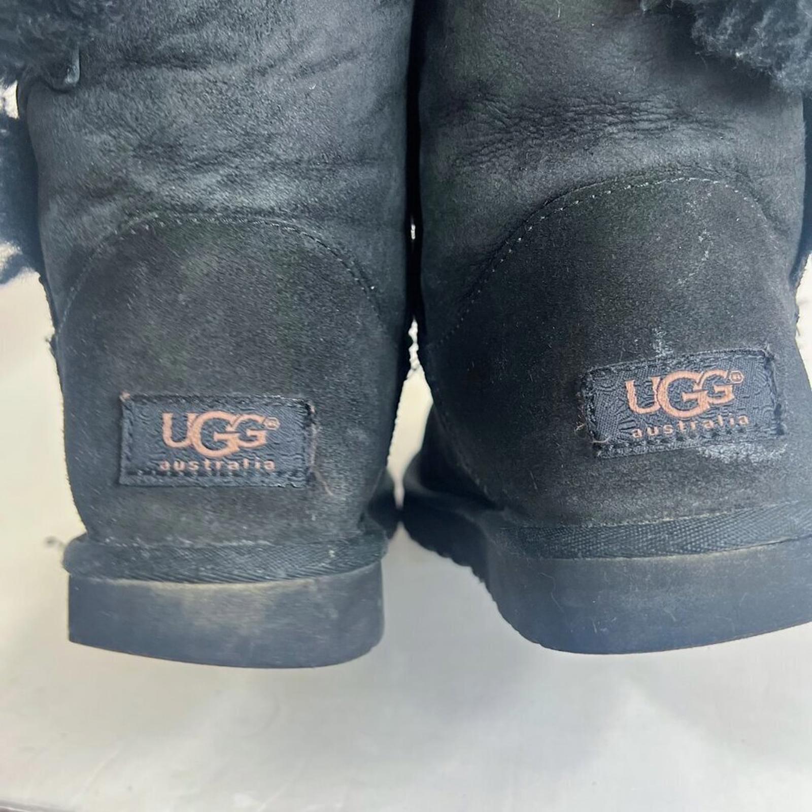 UGG Australia Women's Bailey Button II Black Sheepskin Boot Bootie Size 7
