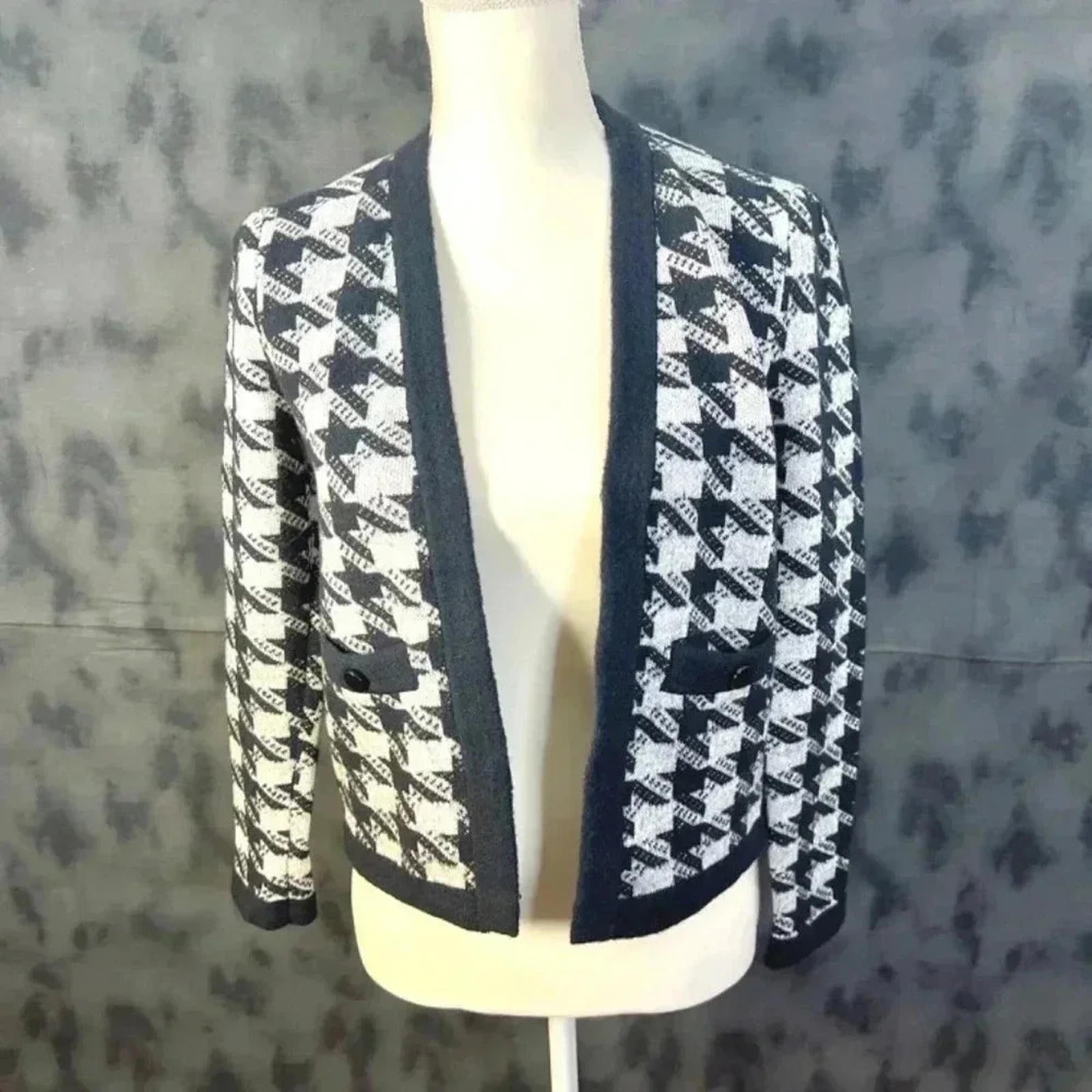 Ann Taylor Petite Houndstooth Black and White Cardigan Size XSP