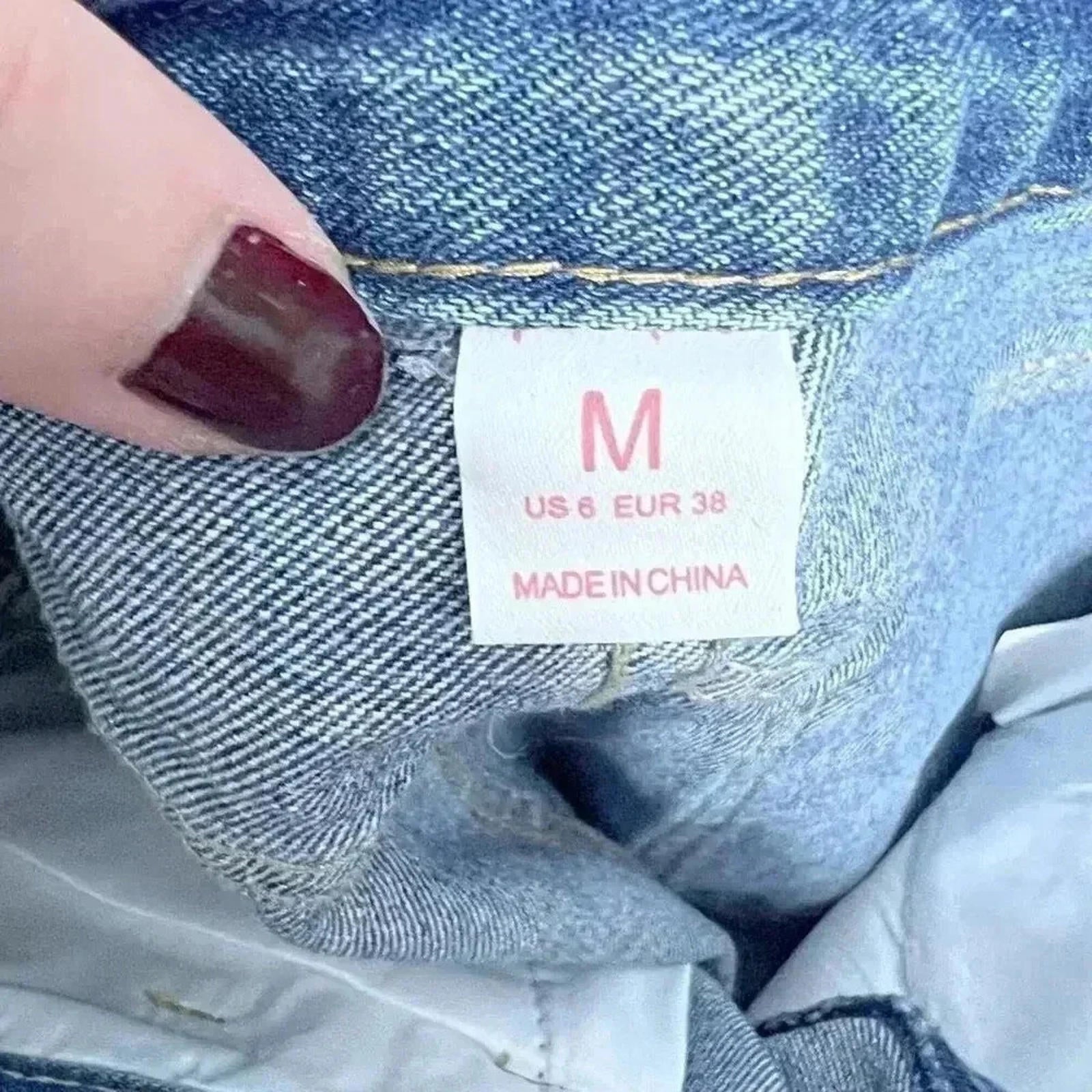 NWOT Distressed High Rise Mom Jeans Straight Leg Medium Wash Women's Size M