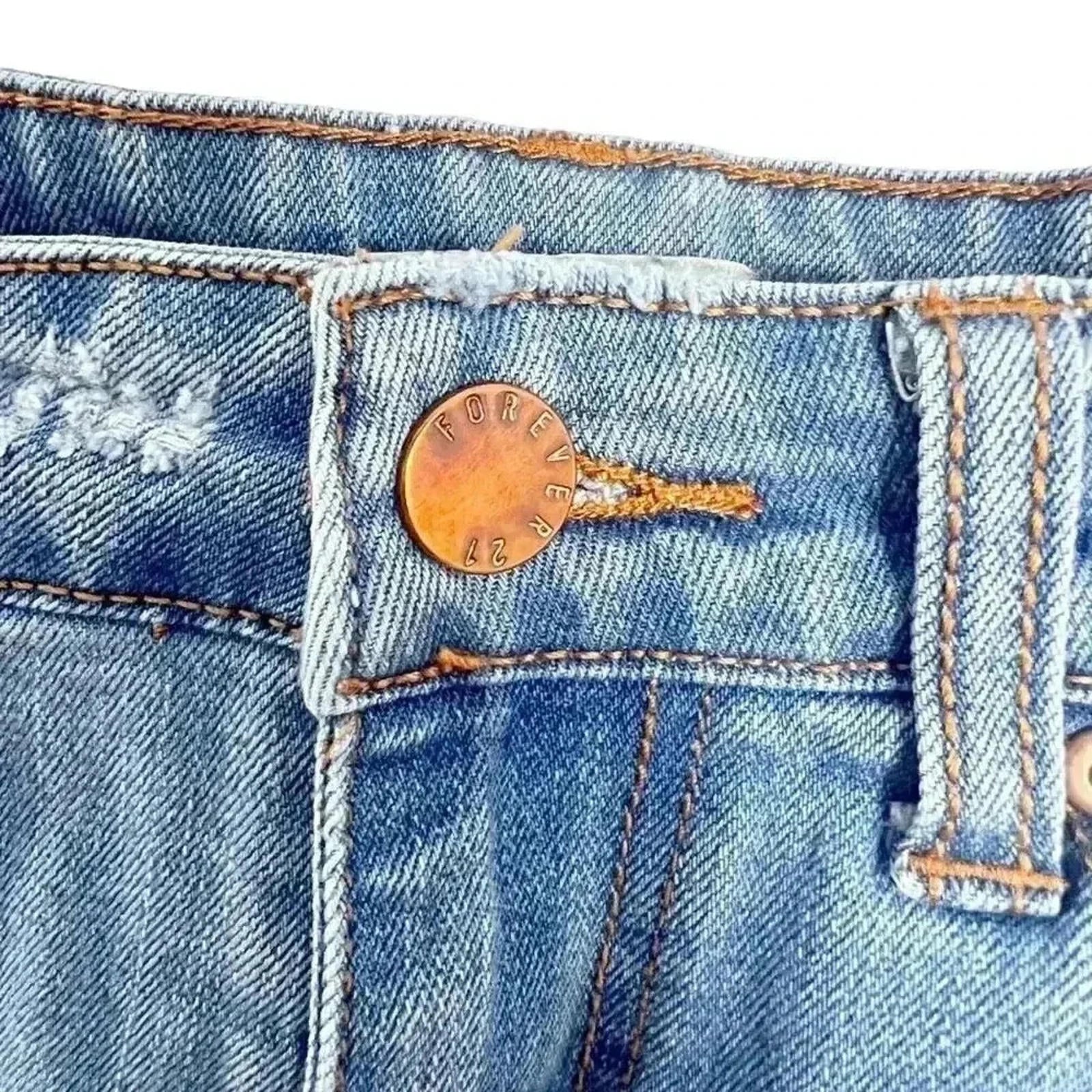 Forever 21 Distressed Denim Shorts Mid Rise Light Wash Women's Size 27