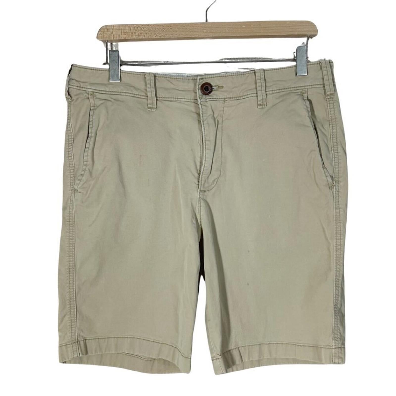Hollister Classic Fit Khaki Tan Shorts Men's Size 32