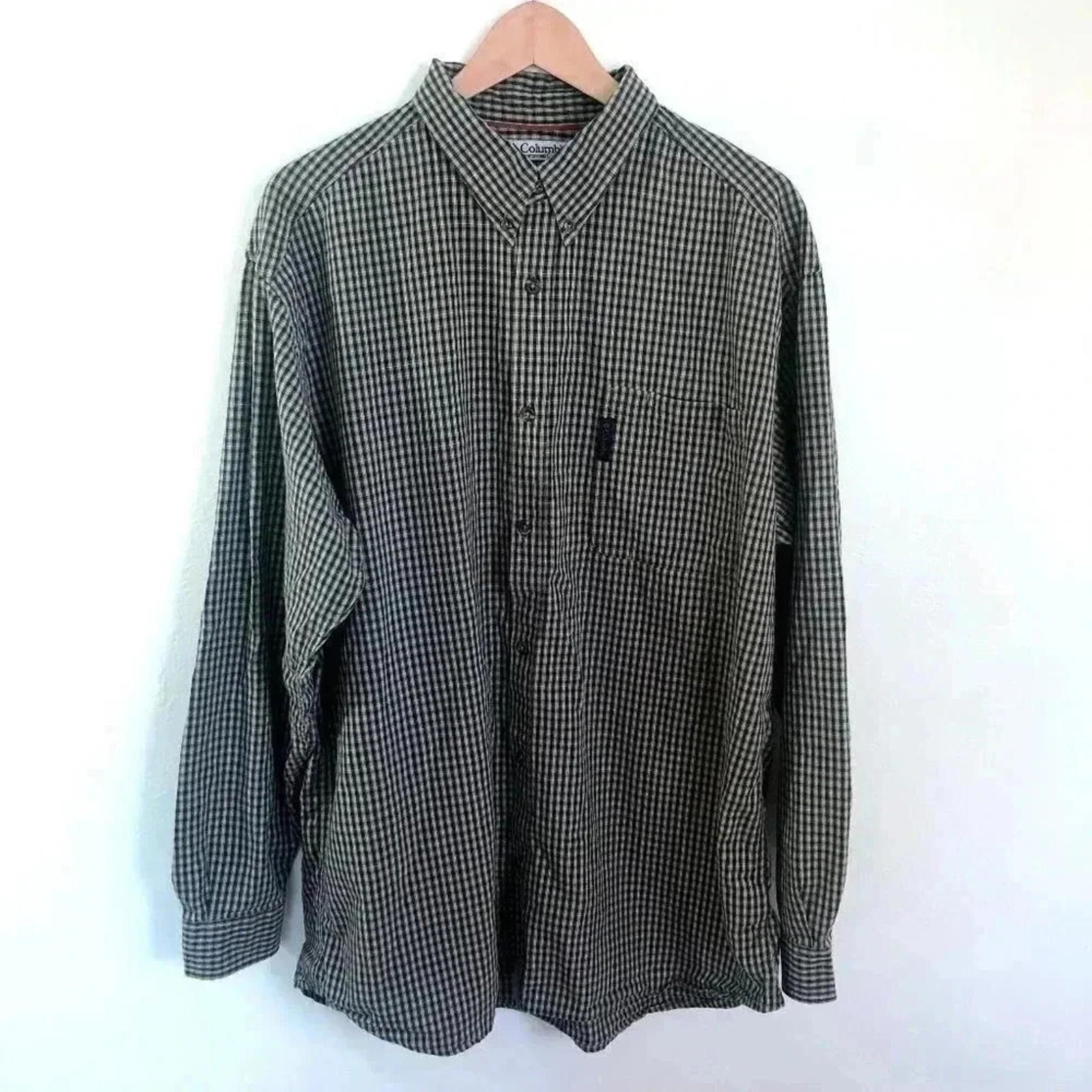 Columbia Men's Long Sleeved Button Up Black and White Size XL Hiking Outdoor