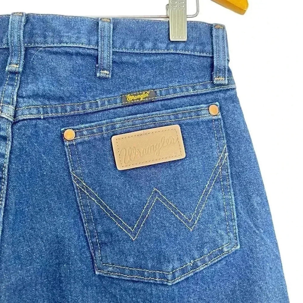 Wrangler Medium Wash Straight Leg Mom Jeans High Rise Women's Size 32 x 32