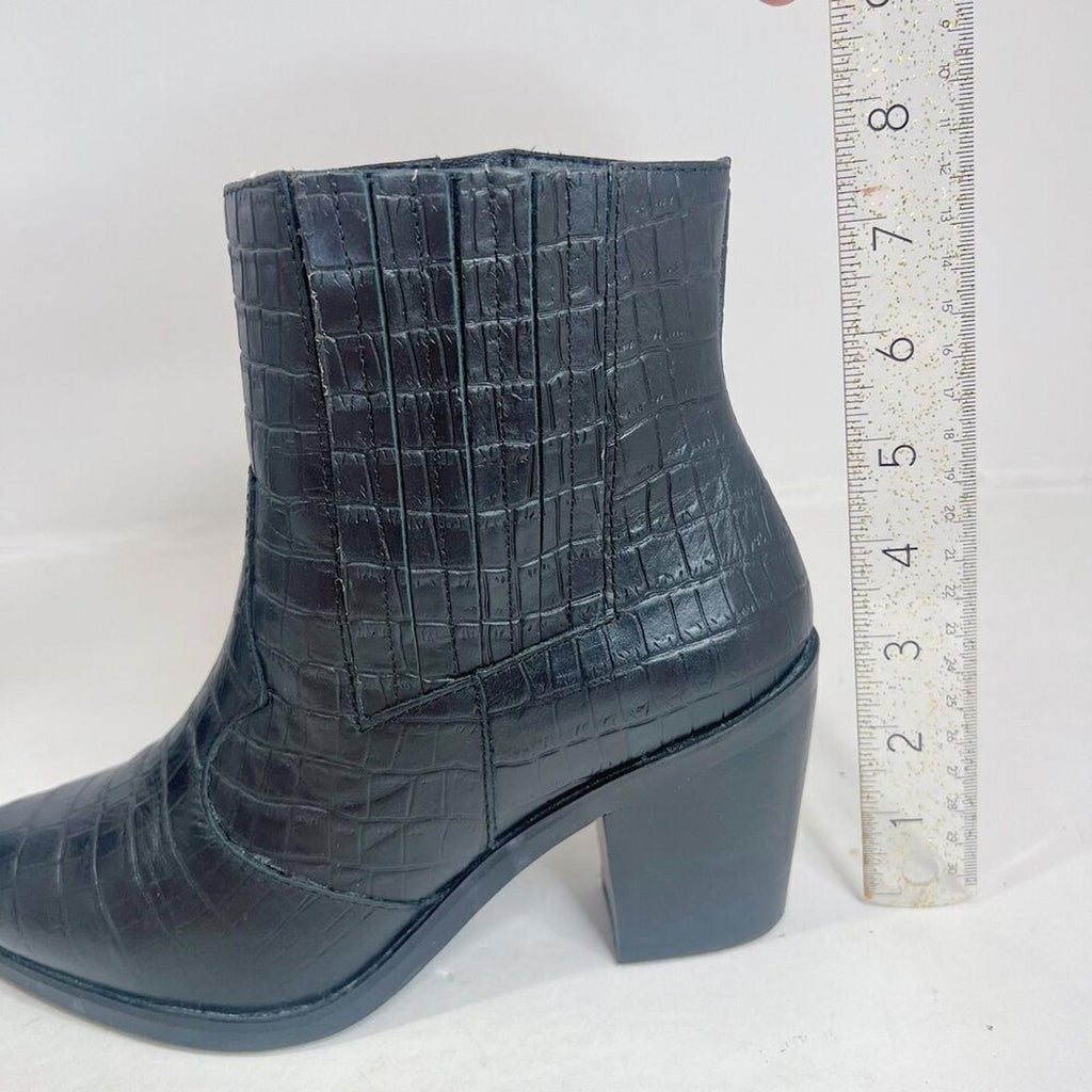 Blondo Black Leather Crocodile Embossed Booties Cowboy Ankle Boots Size 9