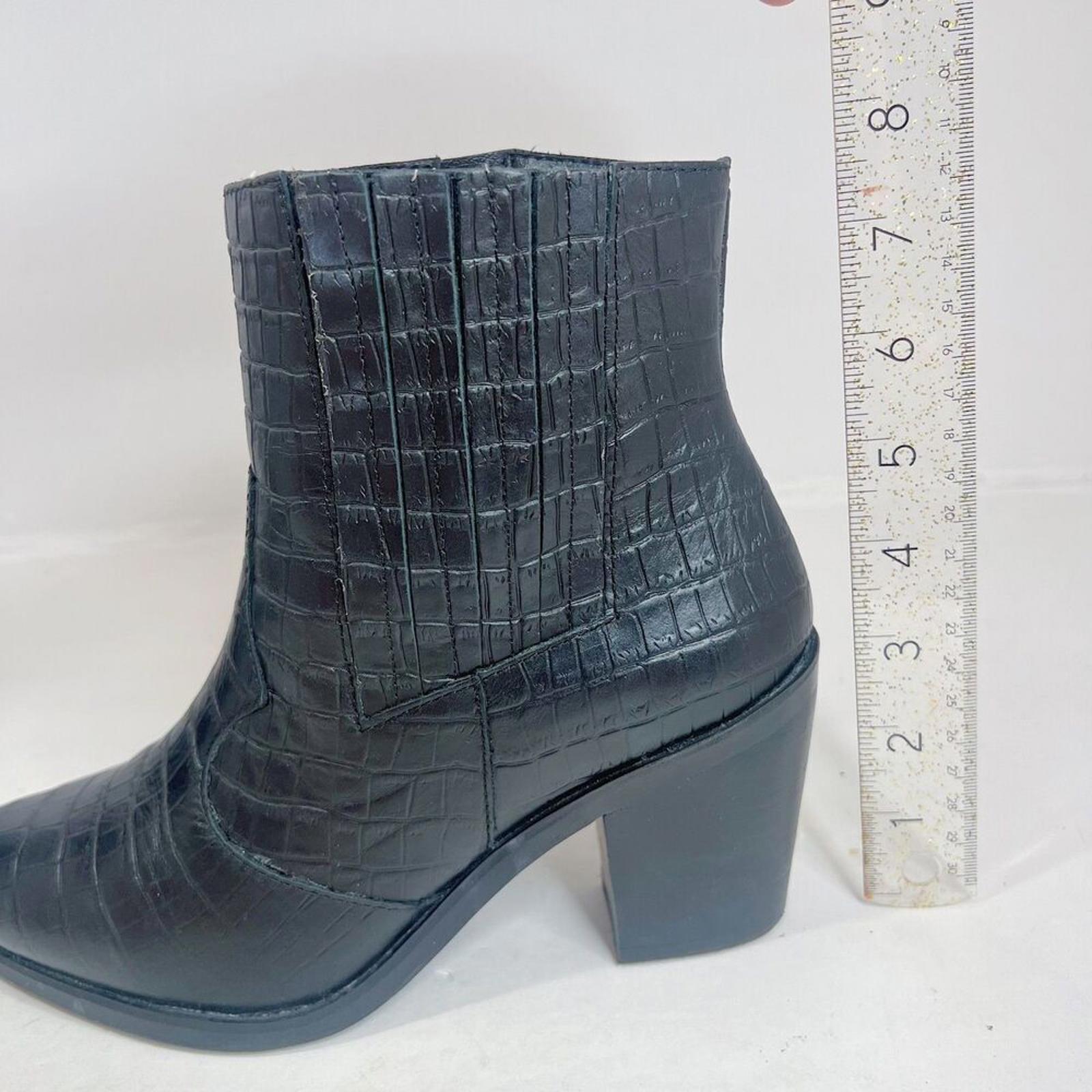 Blondo Black Leather Crocodile Embossed Booties Cowboy Ankle Boots Size 9