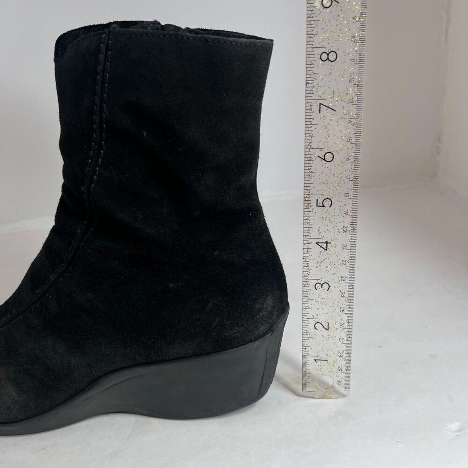 La Canadienne Elizabeth Boot $475 MSRP Black Suede Wedge Booties Size 12